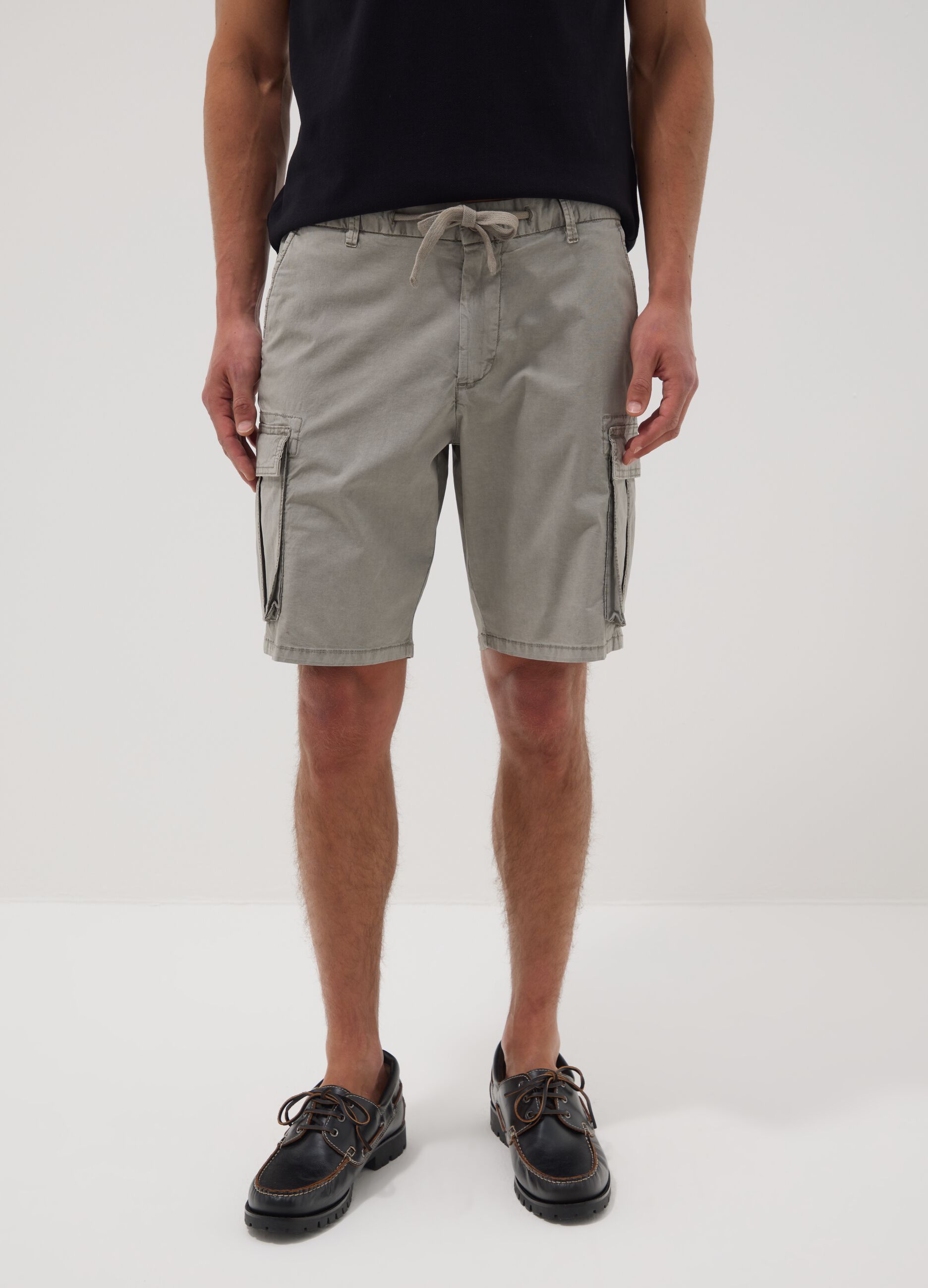 Graue Cargo-Shorts aus elastischer Baumwolle