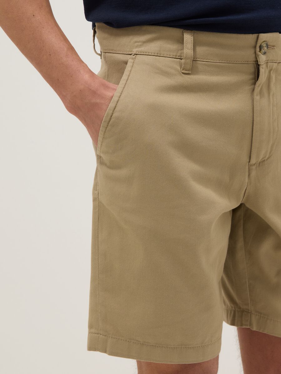 Beige regular-fit pure cotton chino shorts_4