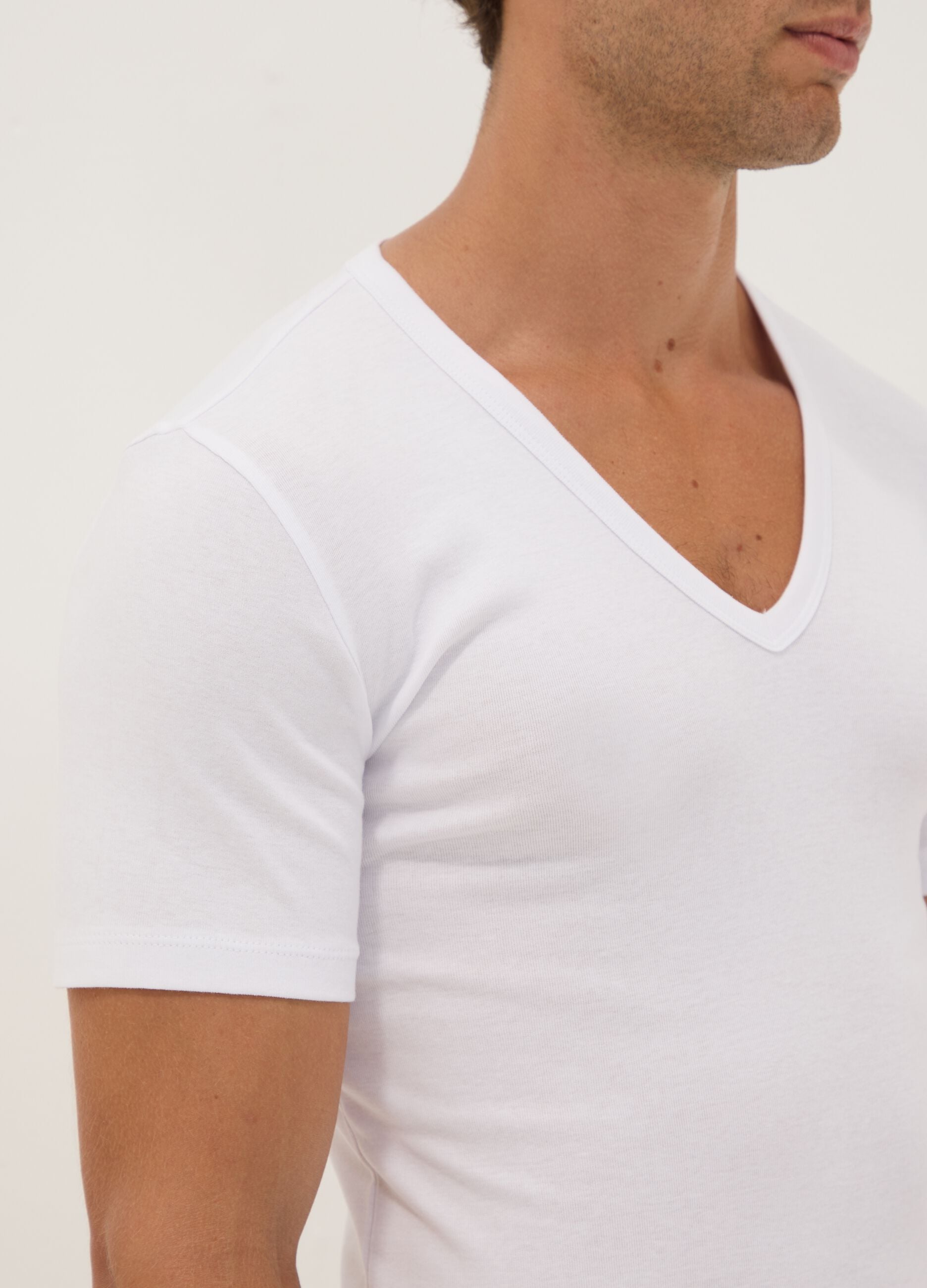 2-pack of white organic cotton T-shirts with deep V-neck