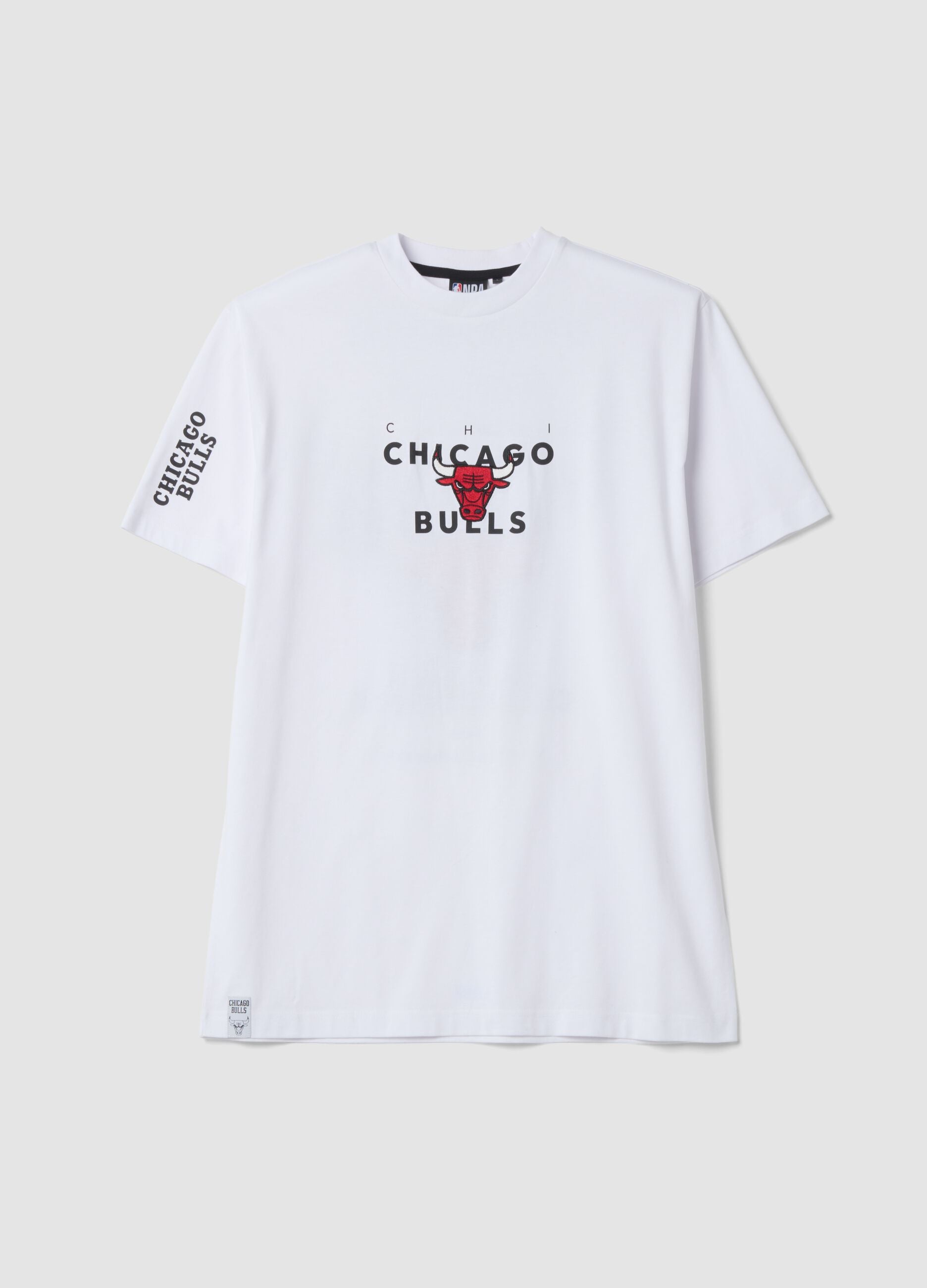 T-shirt branca em algod&atilde;o puro com estampado Chicago Bulls