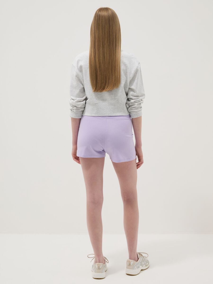 Pantal&oacute;n corto morado de algod&oacute;n puro para ni&ntilde;a, corte regular_1