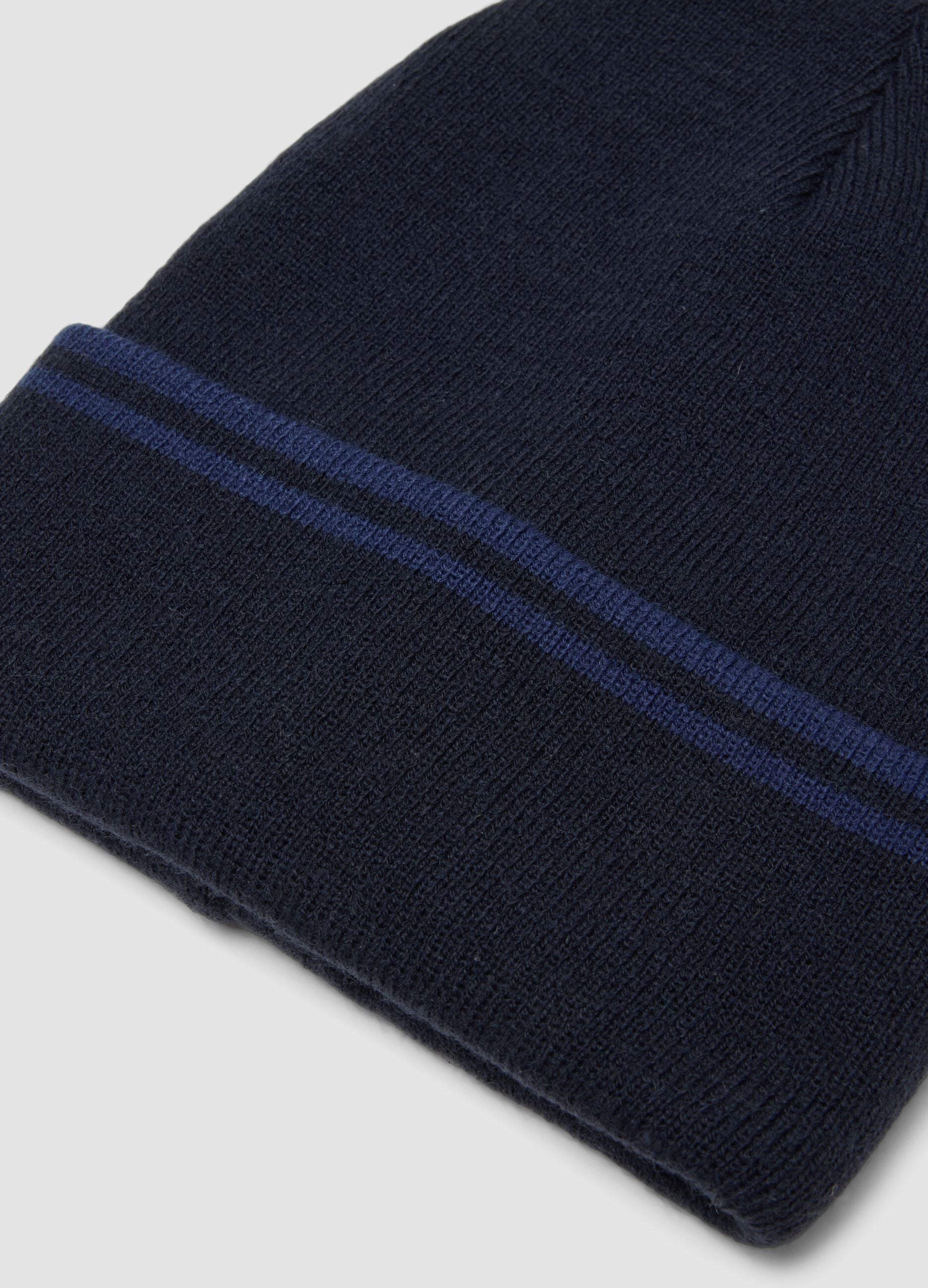 Blaue M&uuml;tze mit Umschlag