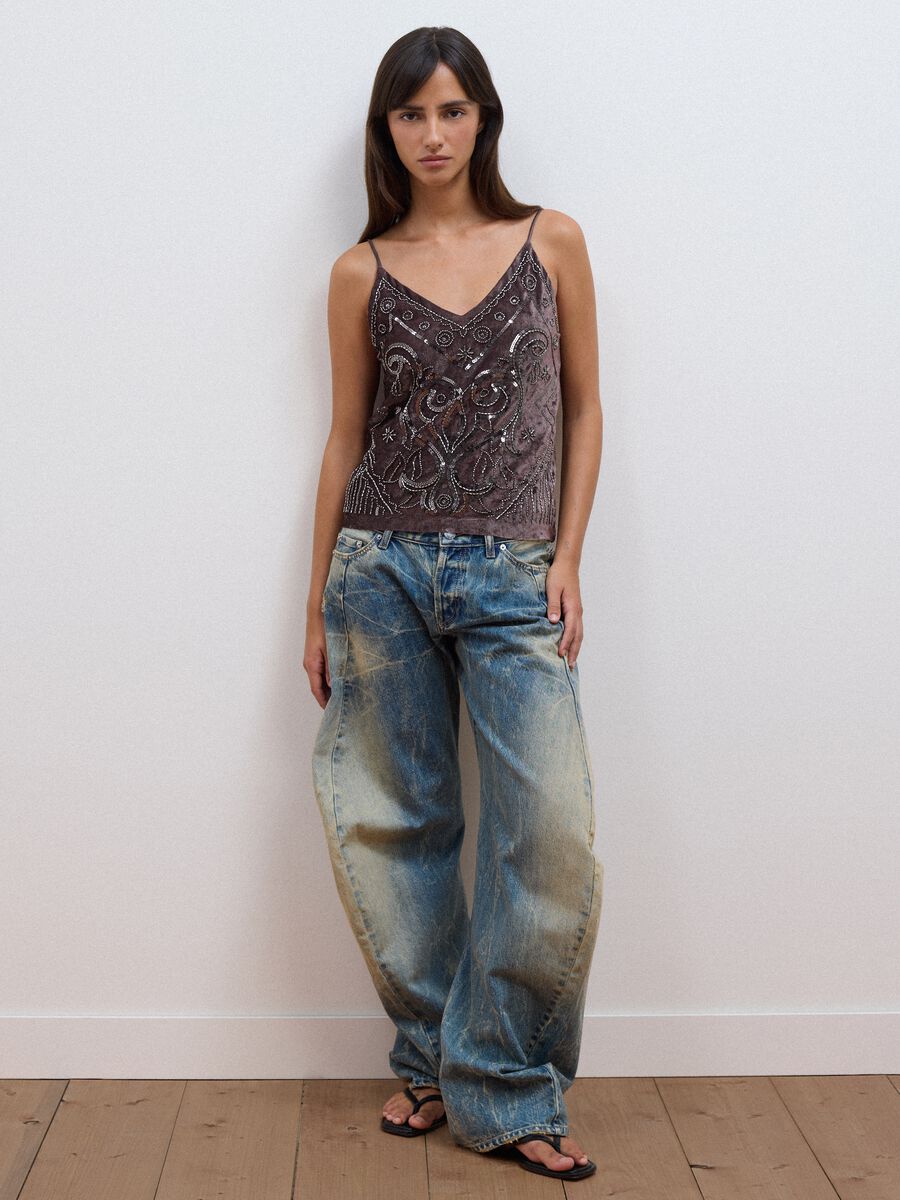 Braunes, figurbetontes Tanktop aus Stretchstoff mit Pailletten_2