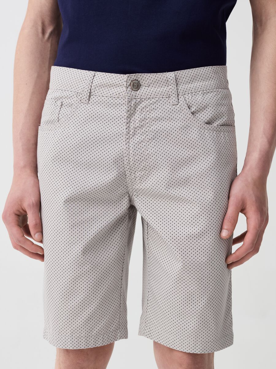 Bermuda shorts with micro pattern and five pockets_1