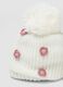 Cappello bianco in maglia con pon pon e fiori_2