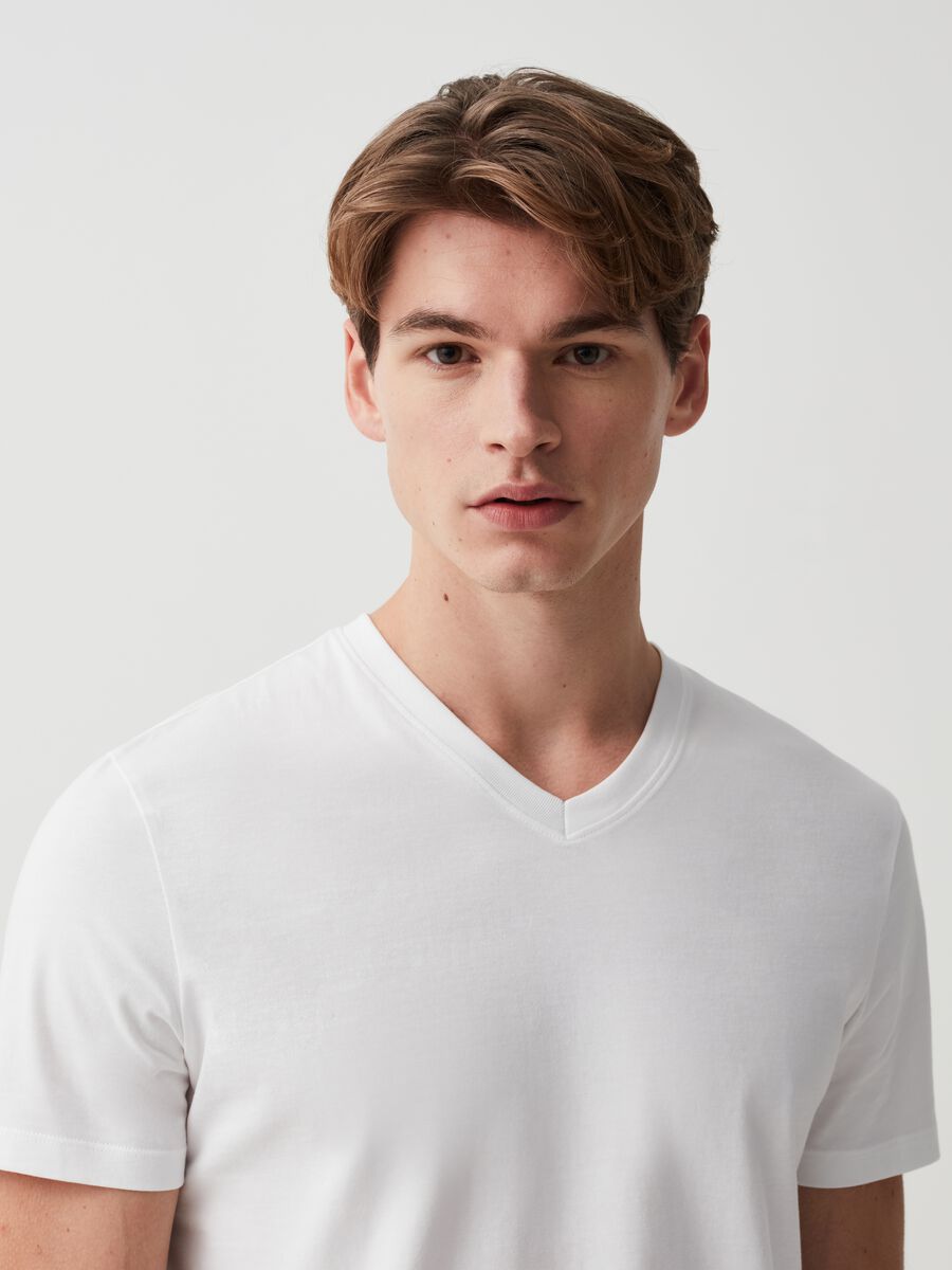 Organic cotton T-shirt with V neck_1