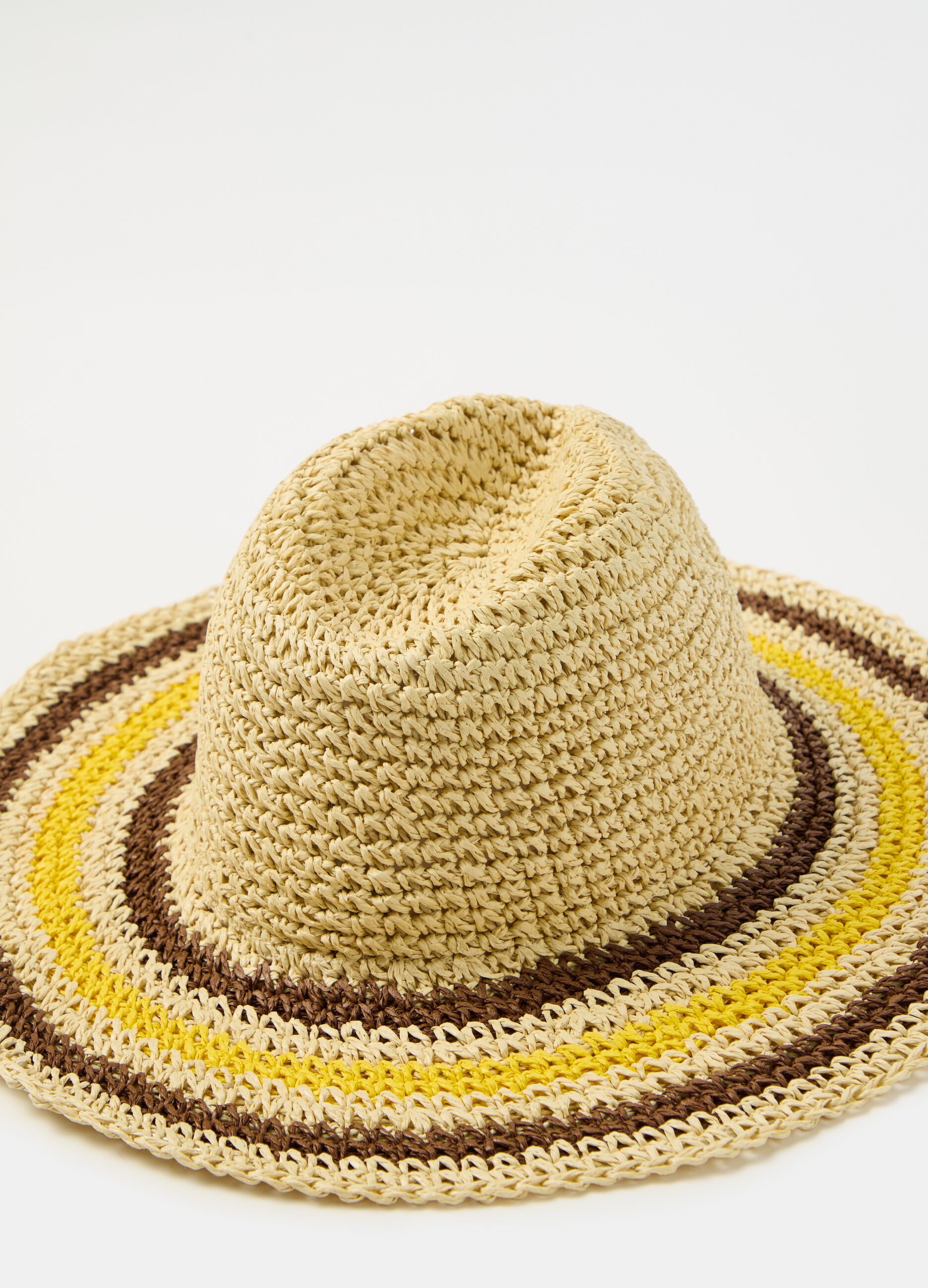 Sombrero de paja con detalle de rayas