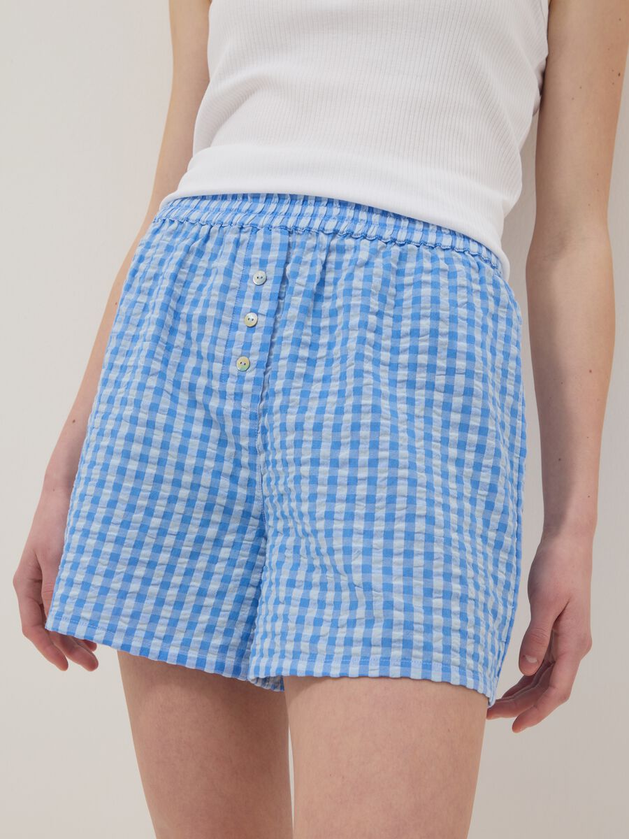 Regular-fit pure cotton checked pyjama shorts in white and light blue_3