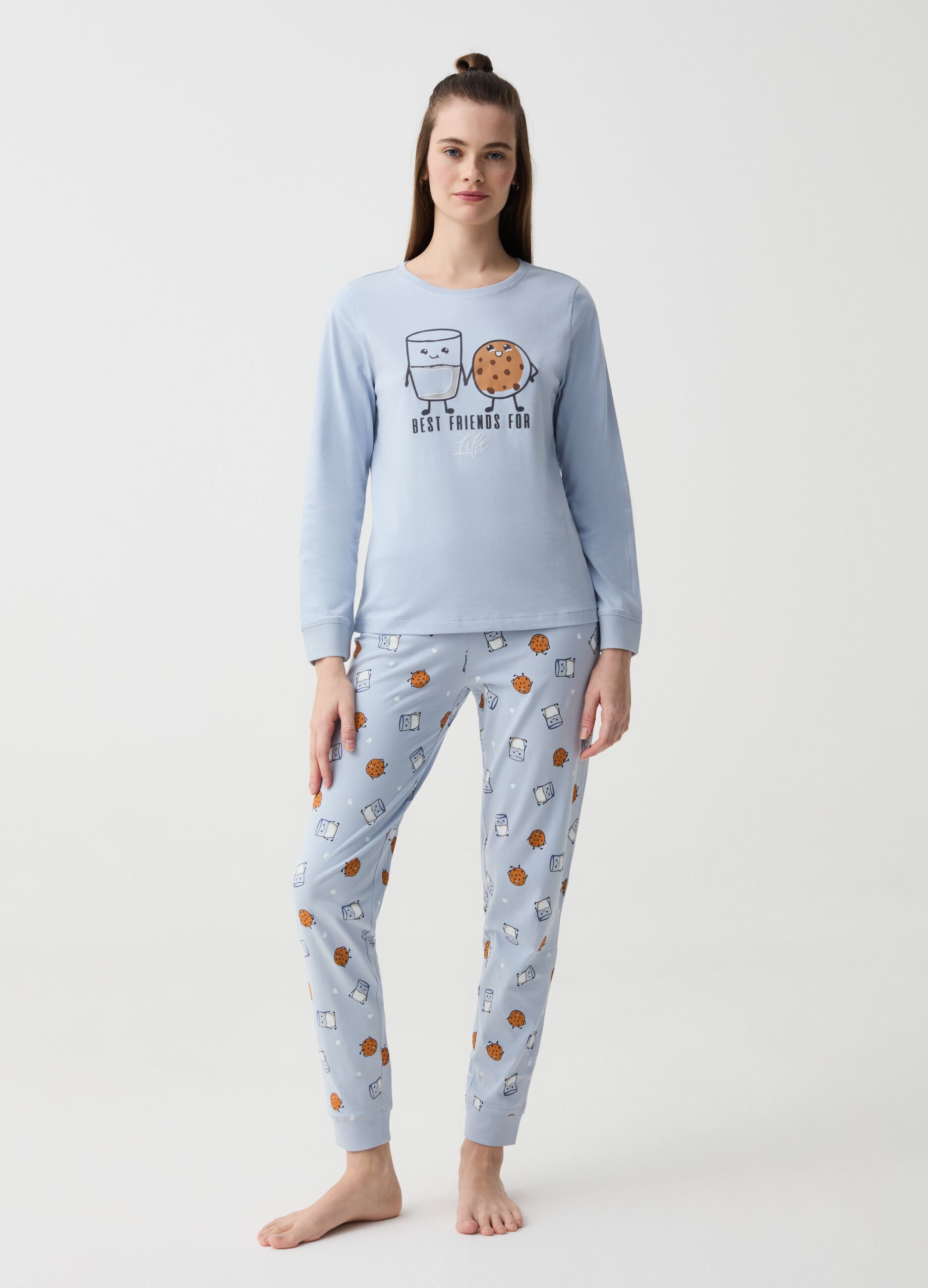 Pyjamas with glass of milk and biscuit print