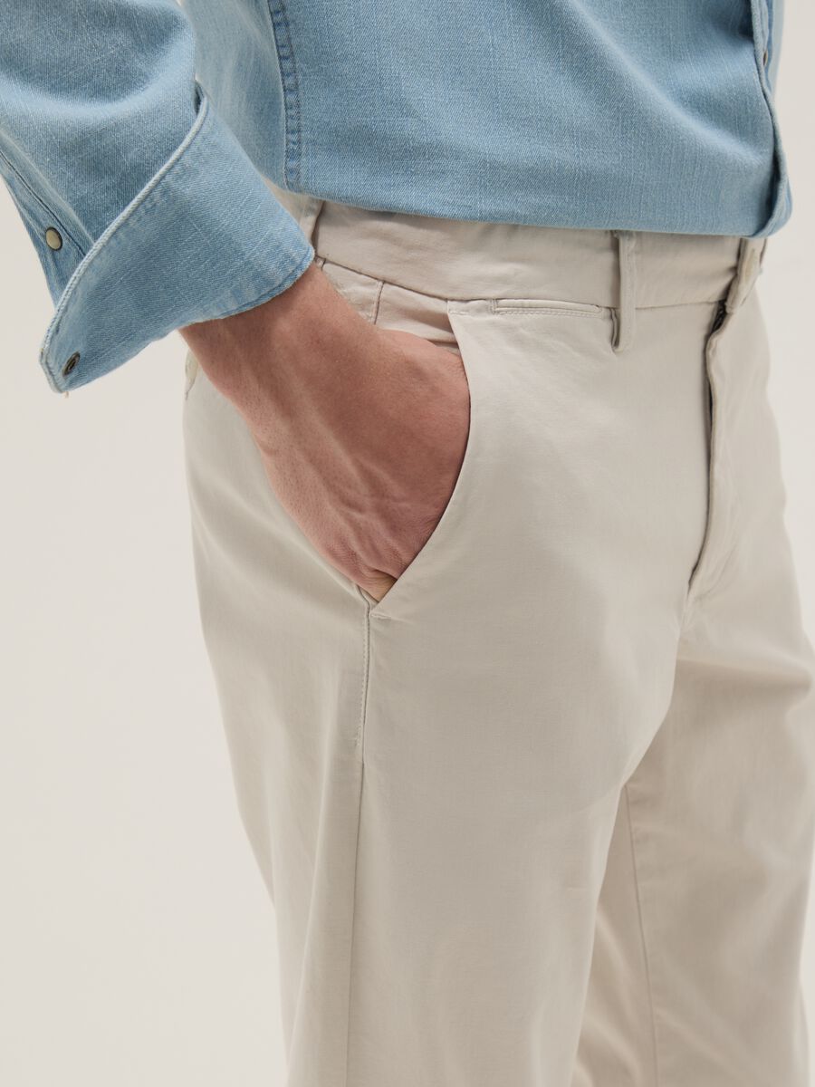 White slim-fit stretch cotton chino trousers_3