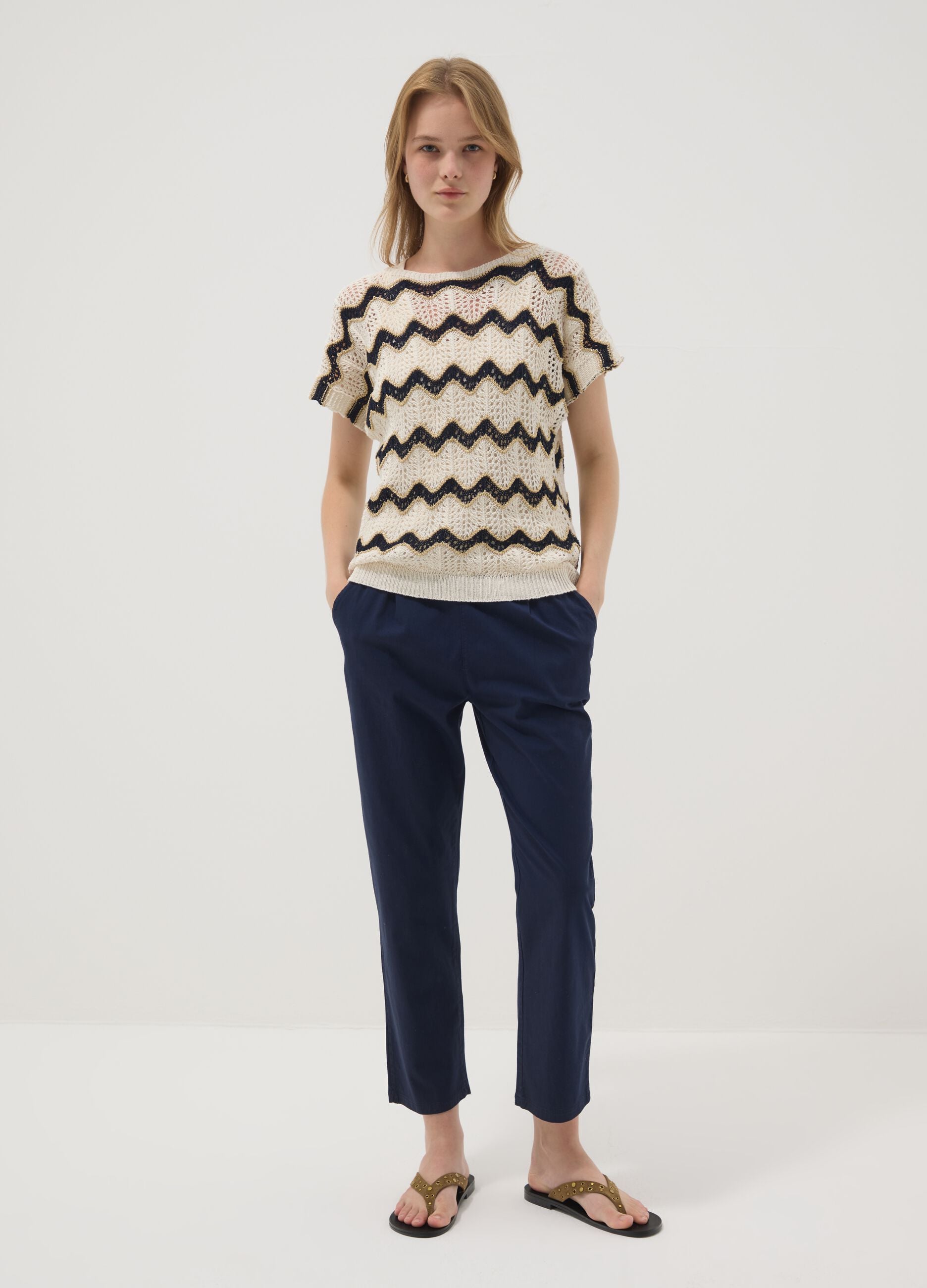 Beiges T-Shirt aus elastischer Baumwolle mit Lochstrickmuster