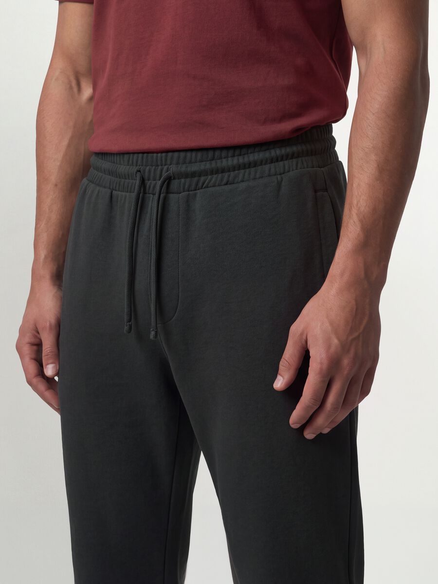 Dark grey cotton-blend jogger trousers, regular fit_4