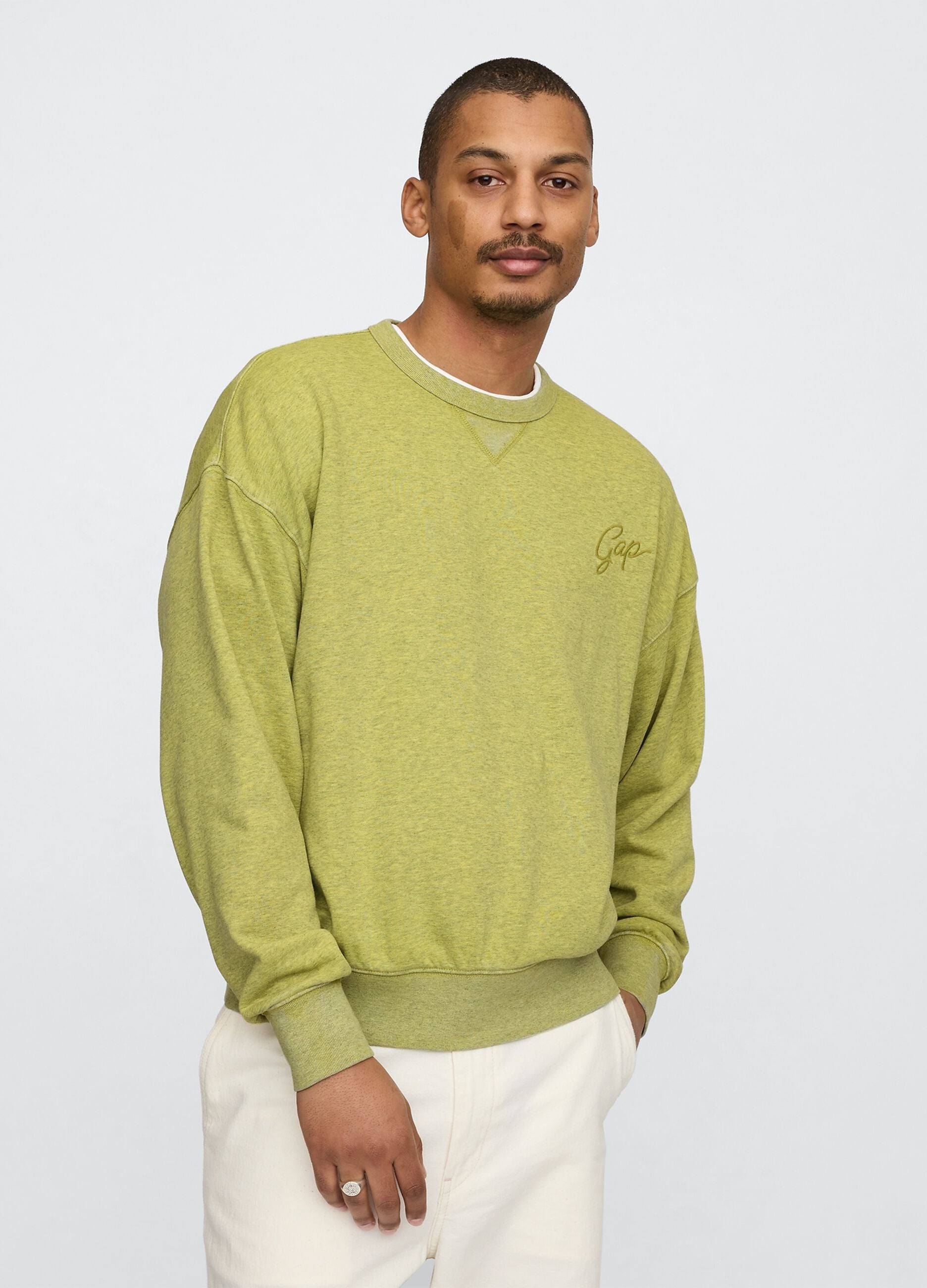 Gr&uuml;nes Sweatshirt mit gesticktem Logo