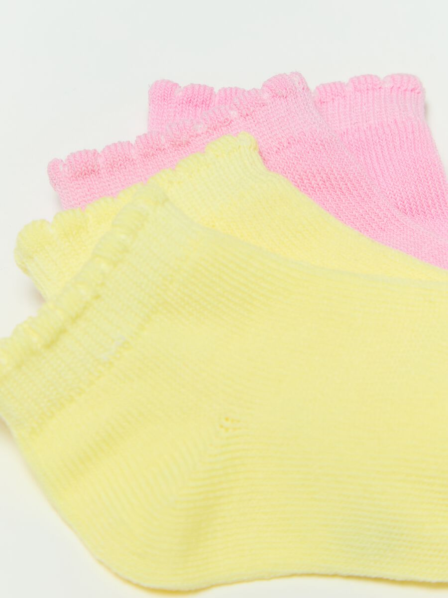 Three-pack solid colour and striped short socks_1