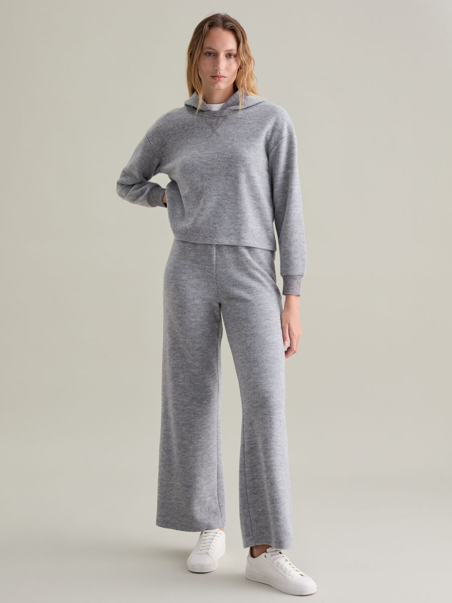 Knit top with hood and long sleeves_1