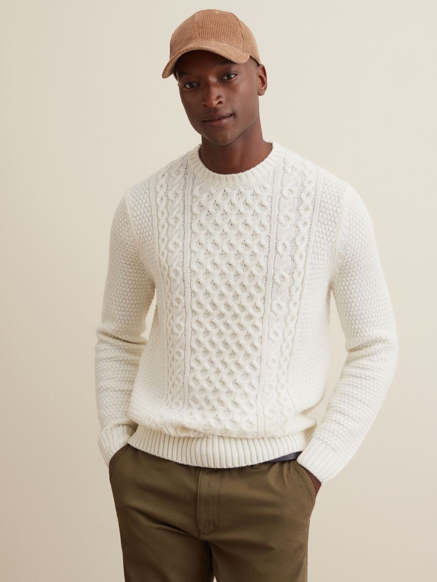 Pullover with round neck_0
