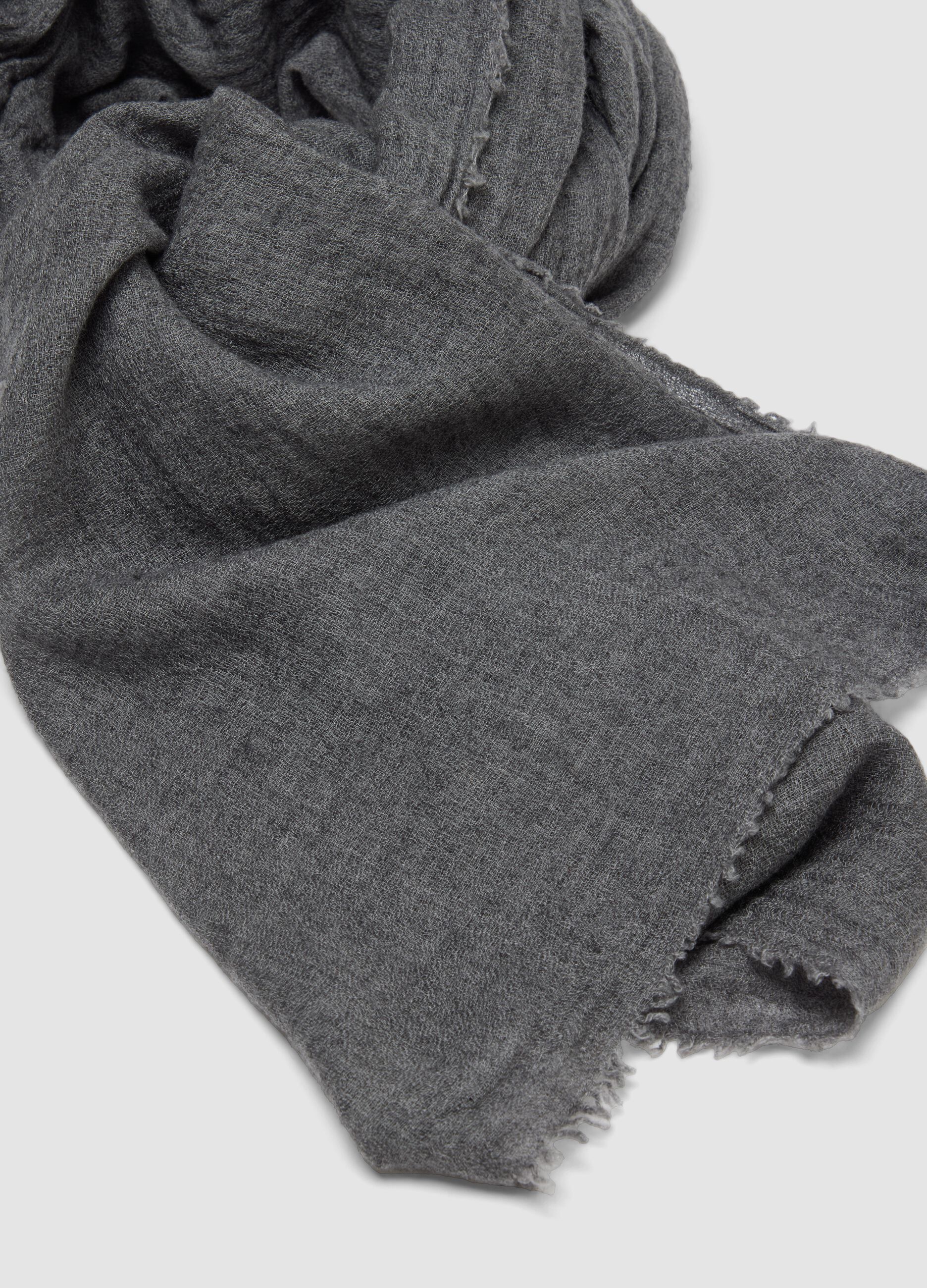 Grey wool-blend scarf with fringed edges