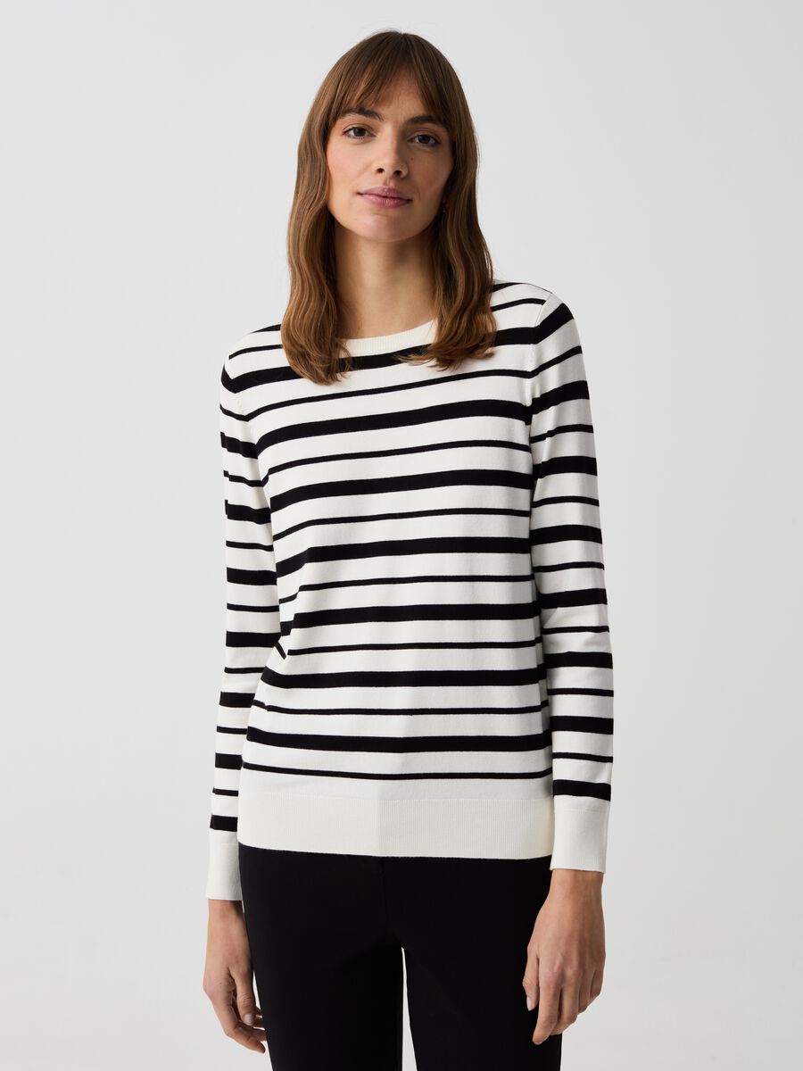 Striped top with long sleeves_1