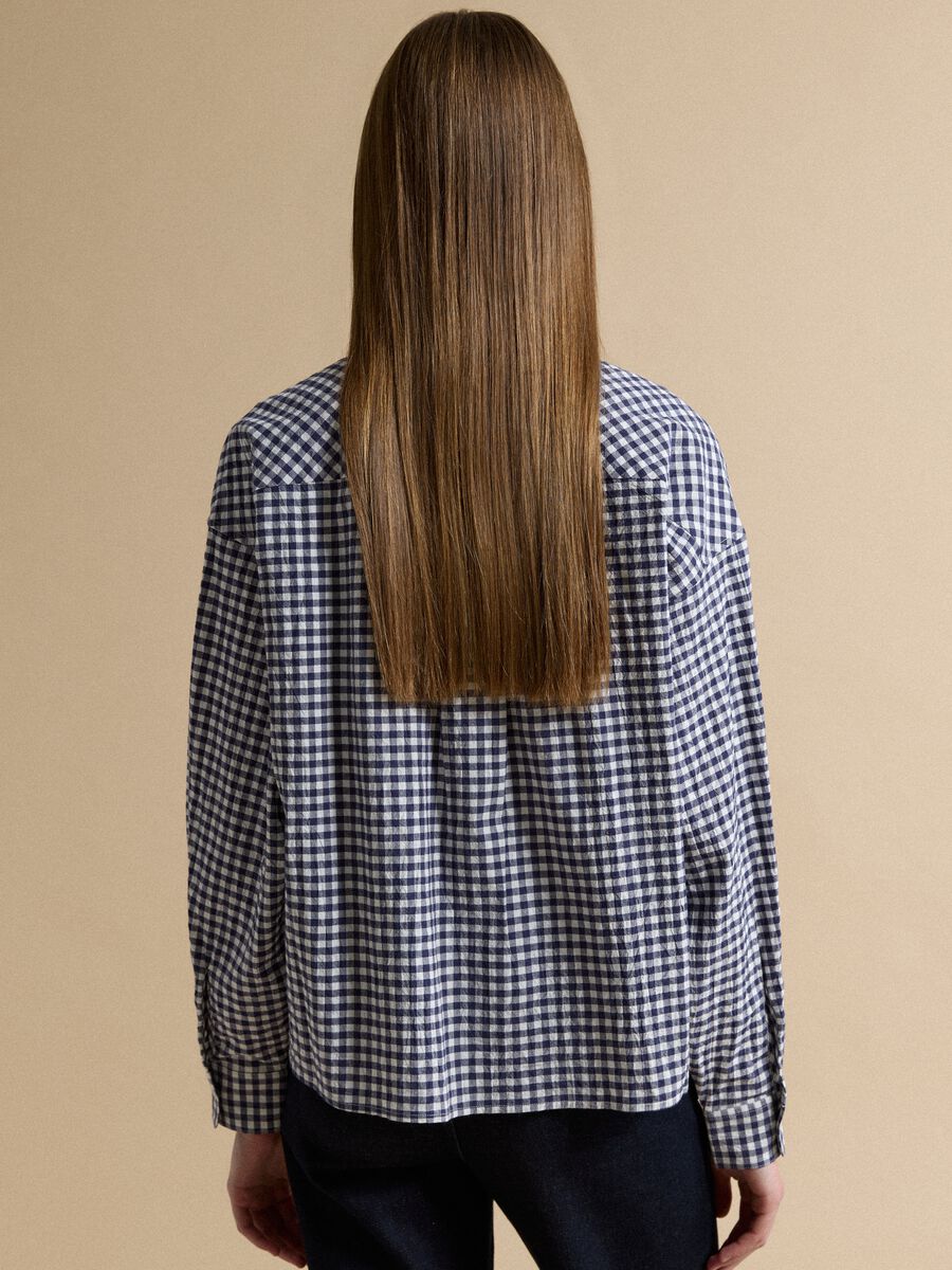 Camisa azul aos quadrados em algod&atilde;o el&aacute;stico, corte regular_3