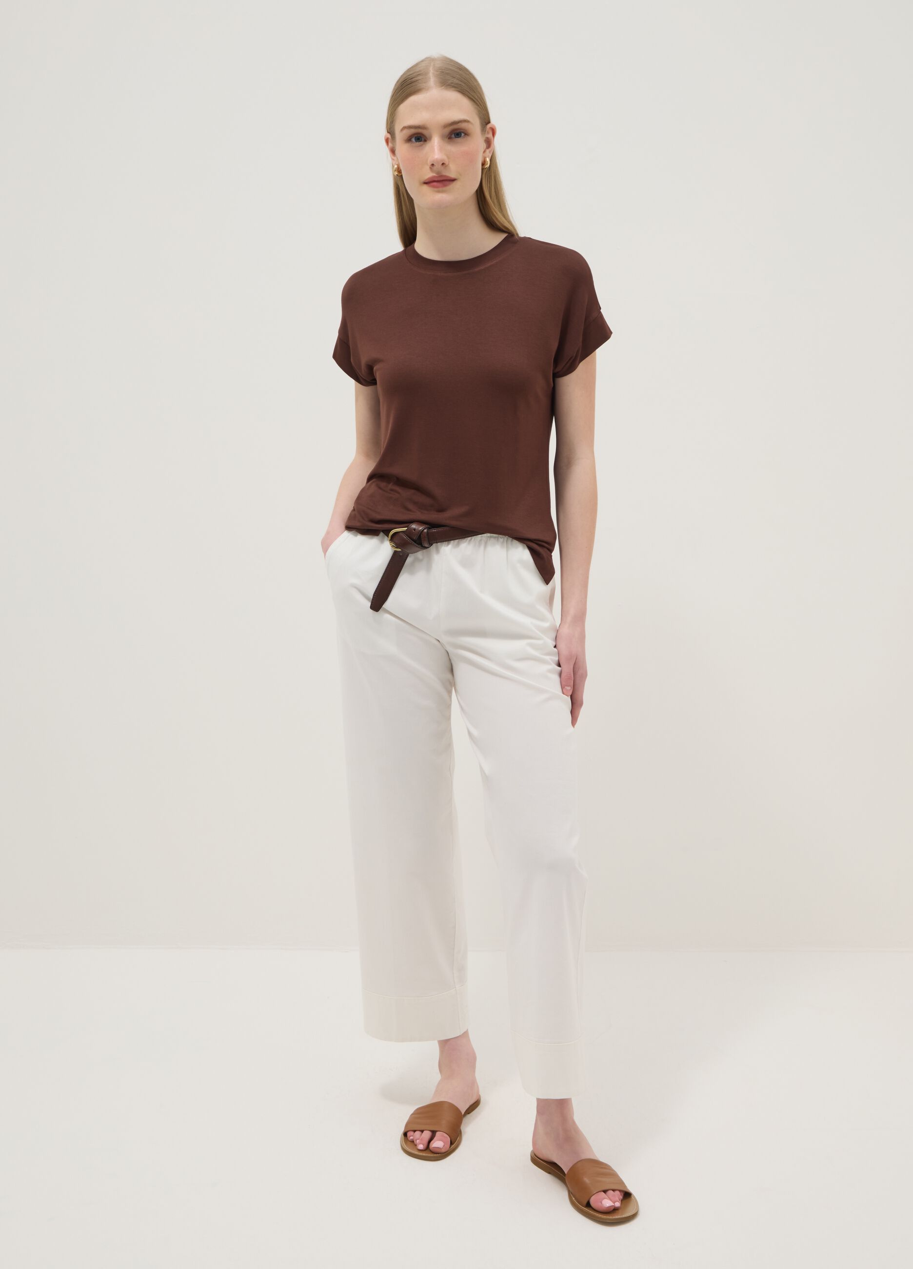 Brown short-sleeved stretch viscose T-shirt
