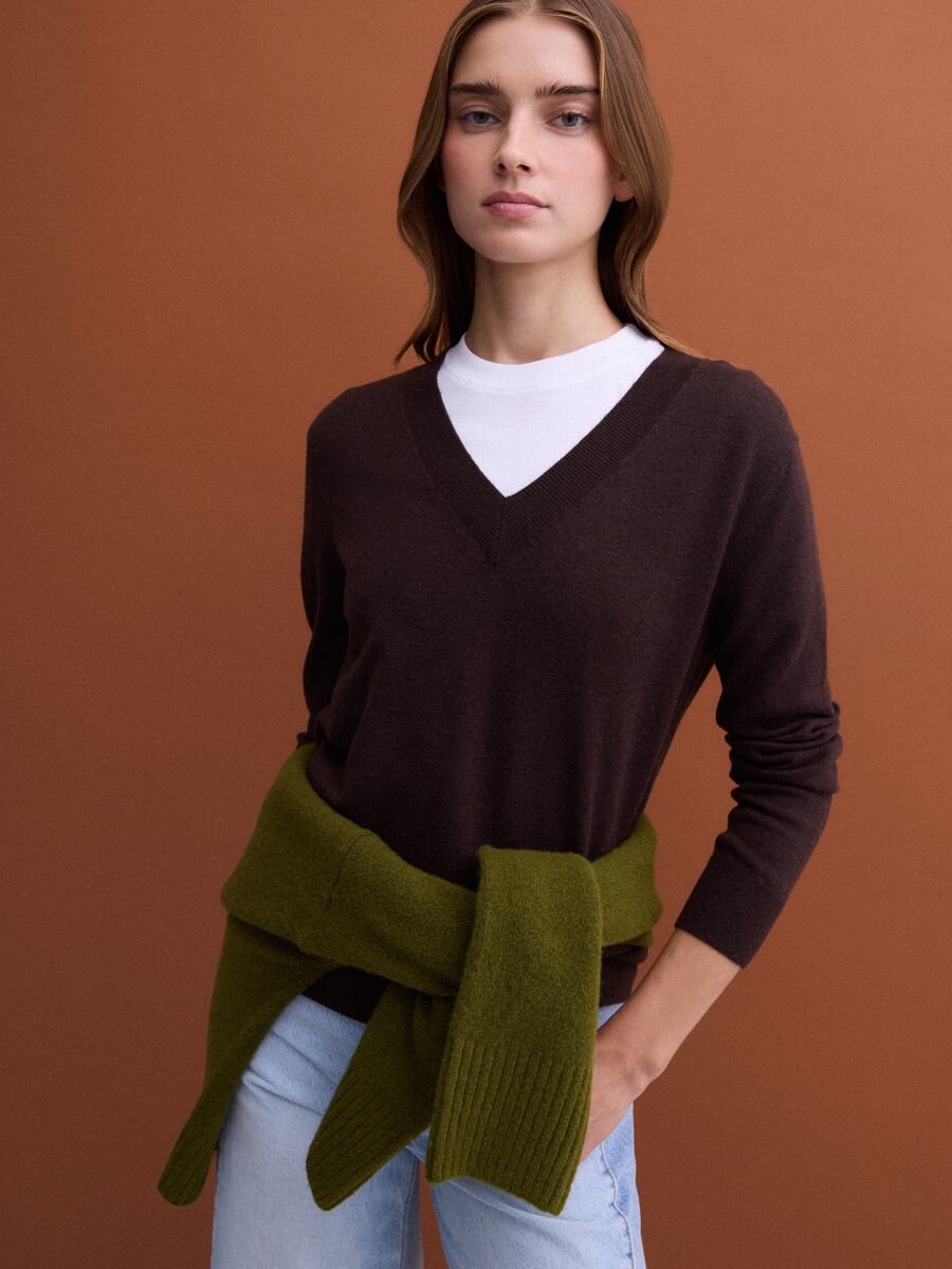Brown pure wool jumper with deep V-neck_2