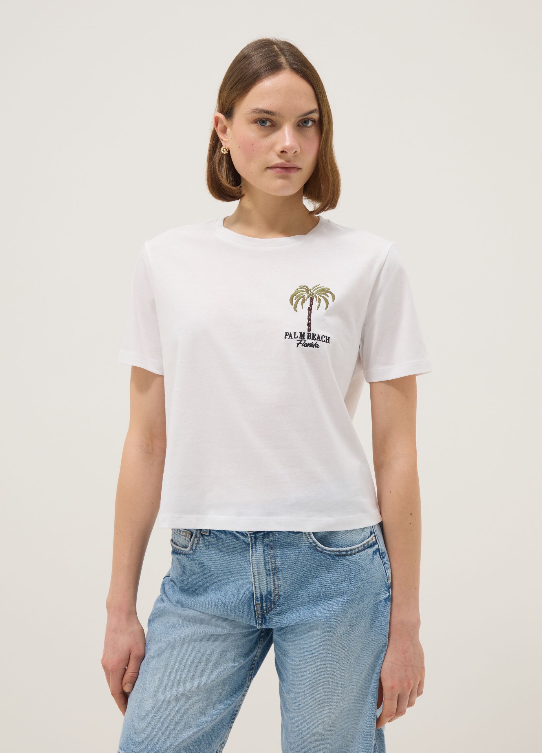 White pure cotton regular fit t-shirt with palm embroidery