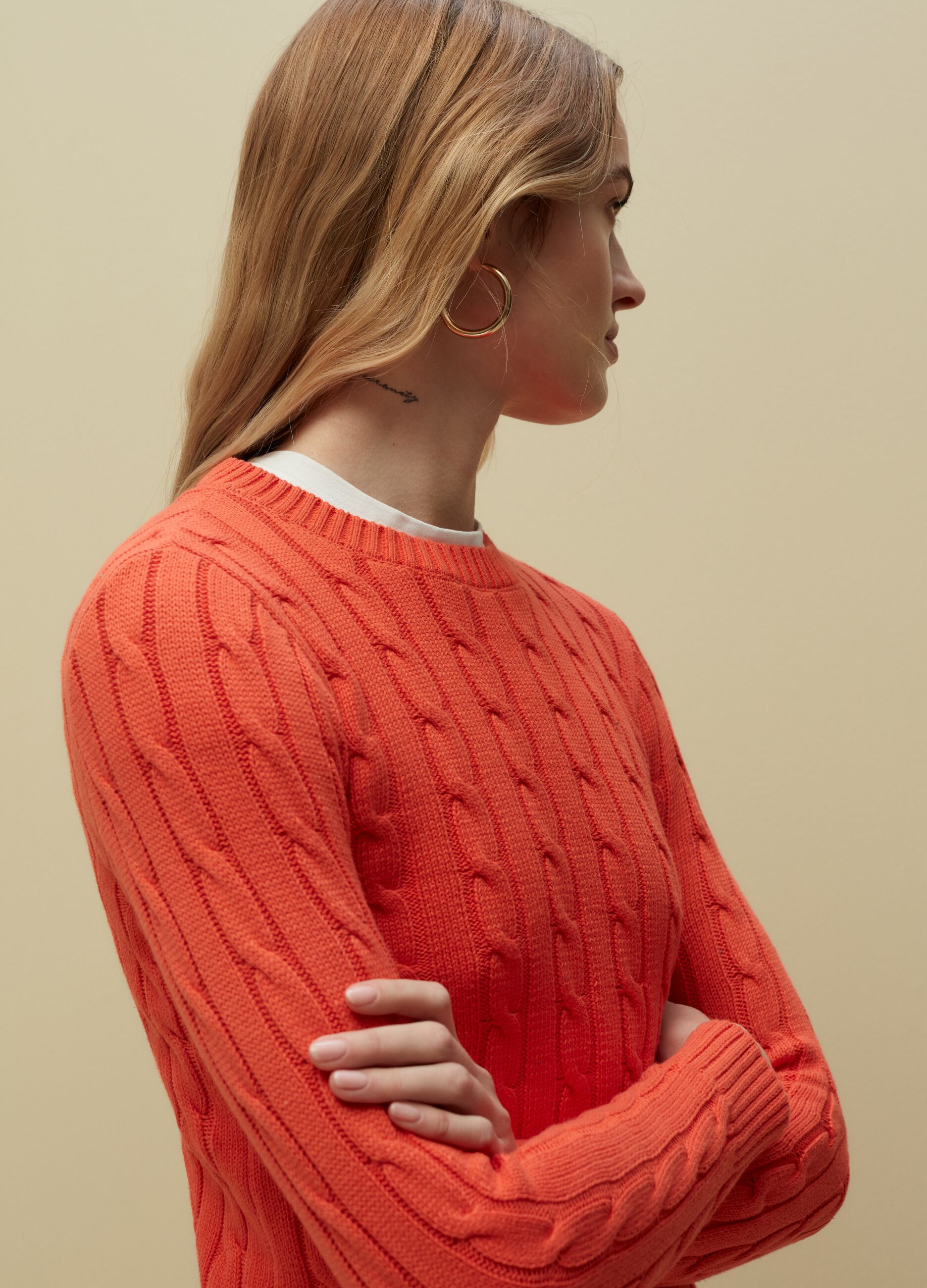 Cotton pullover with cable design