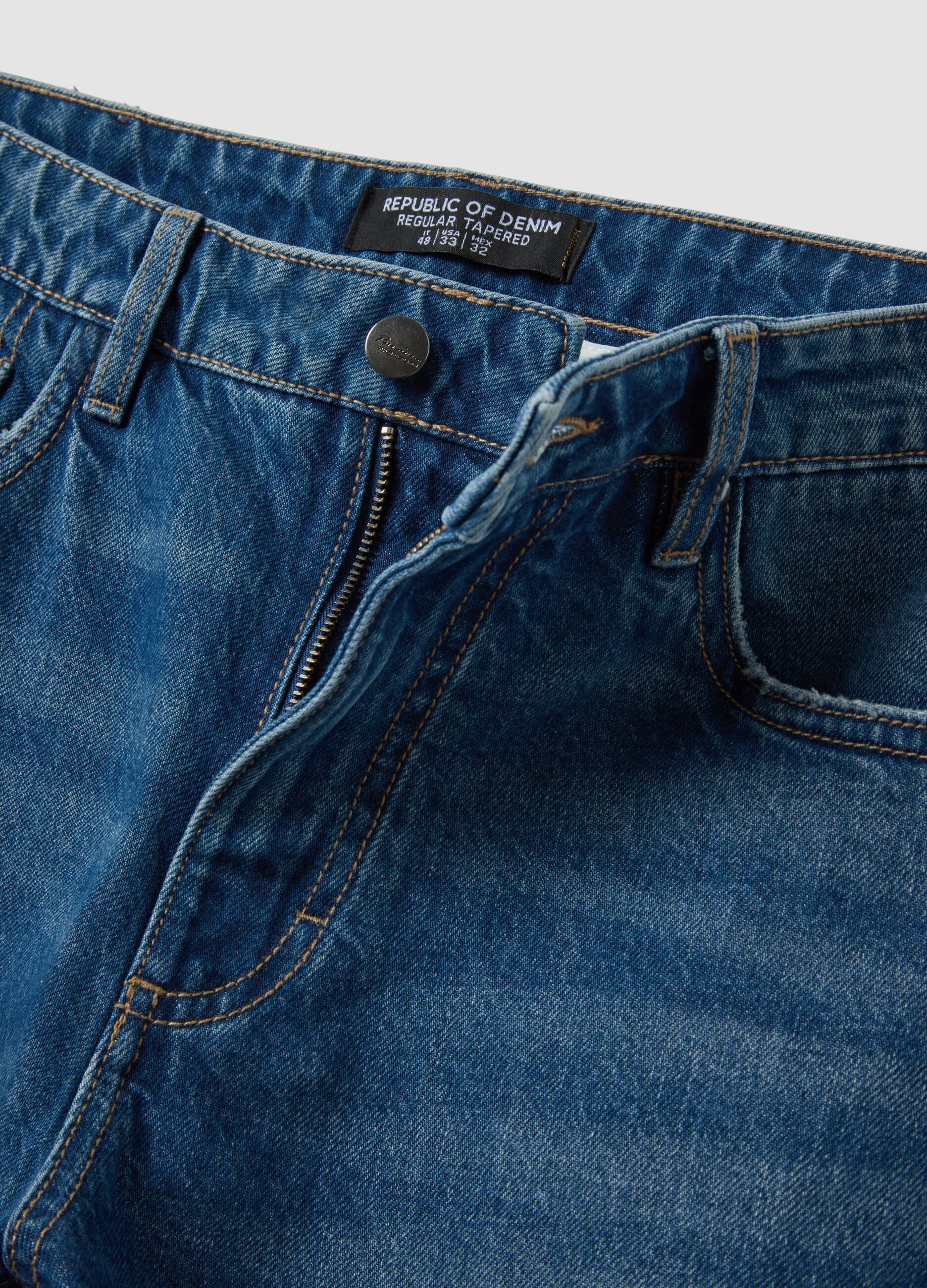 Blaue Regular Tapered Jeans aus Baumwoll- und Lyocell-Mix