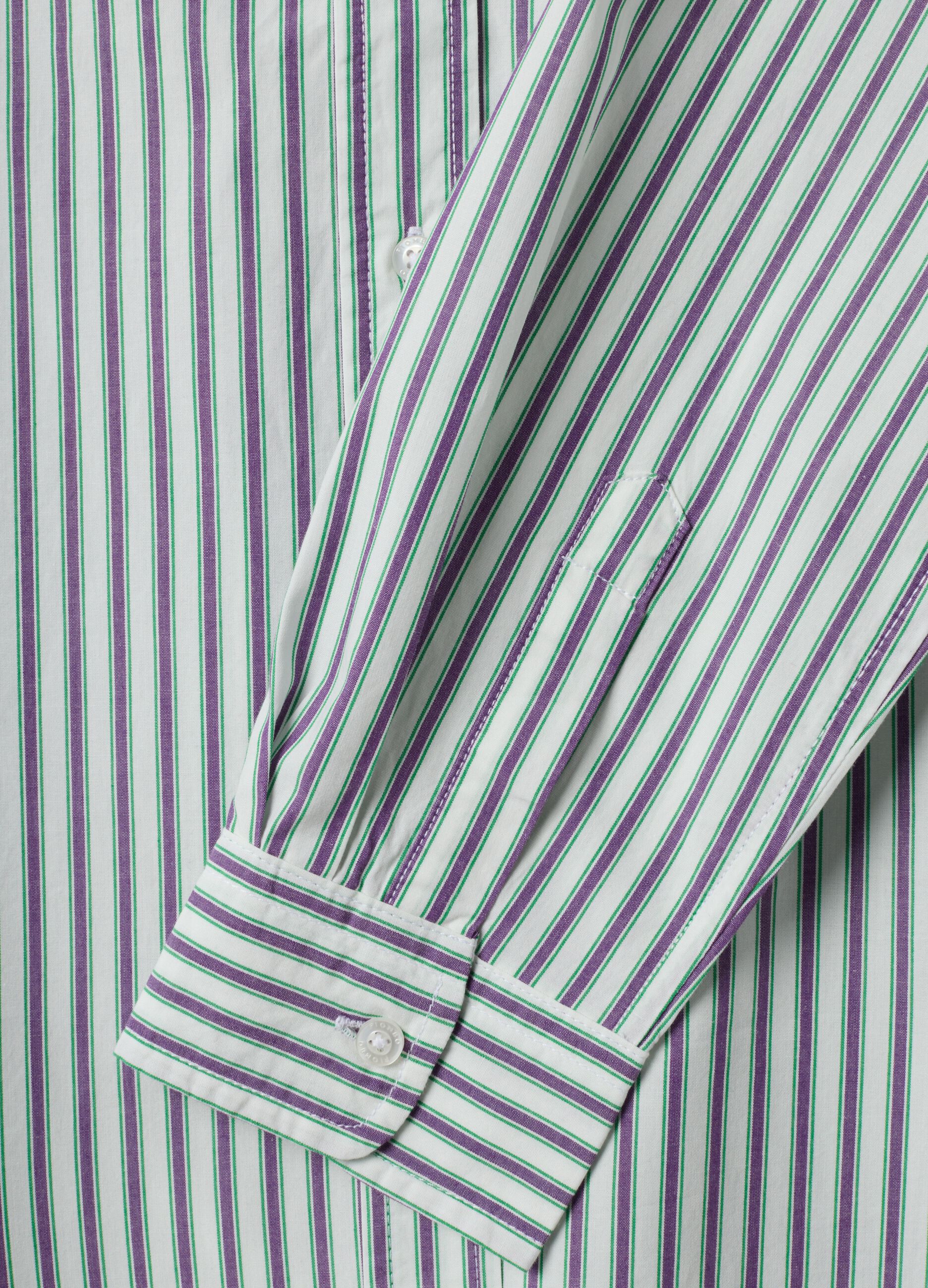 Camisa branca em popelina de algod&atilde;o com riscas roxas, corte regular
