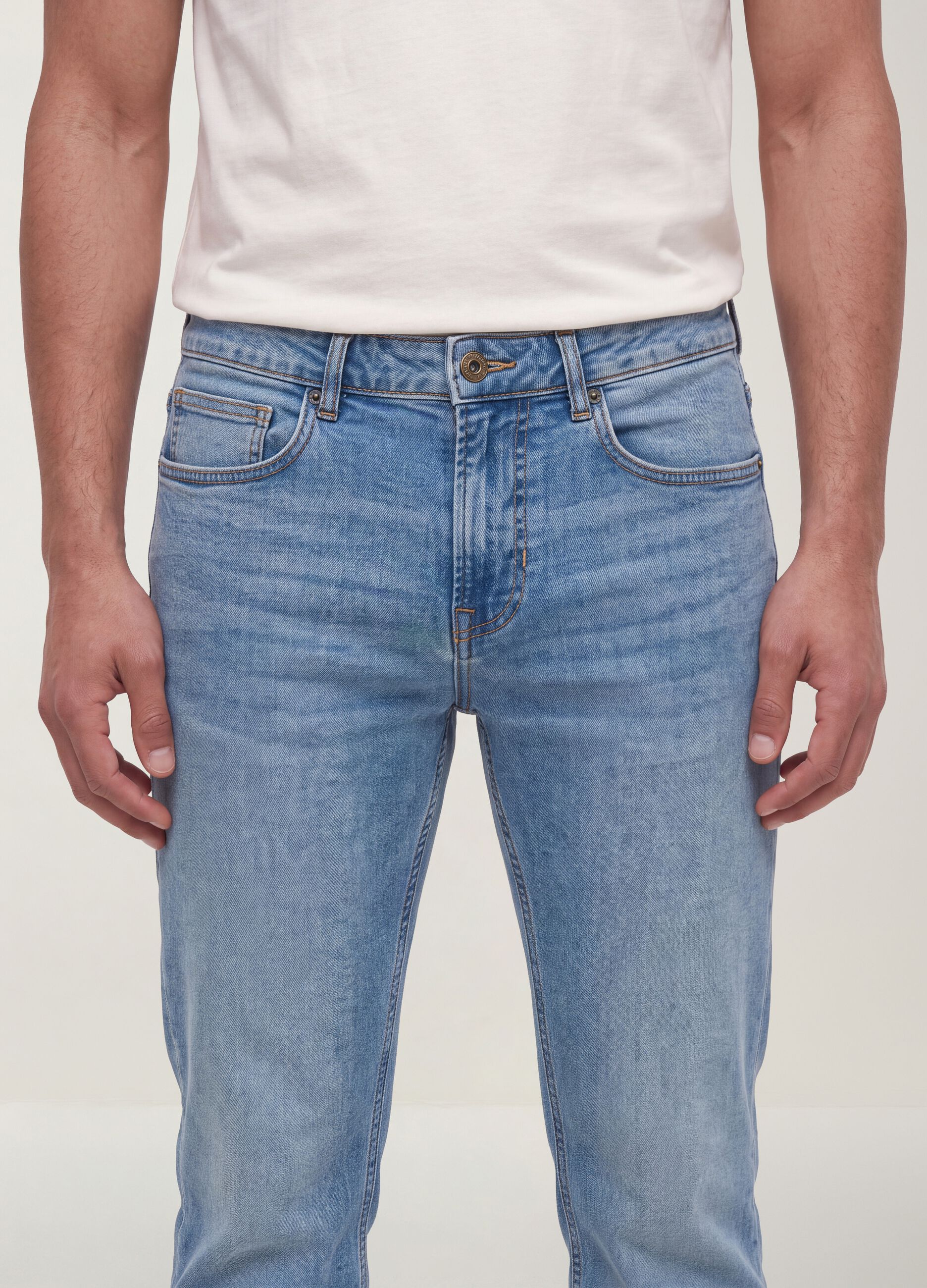 Jeans de ganga slim fit em algod&atilde;o el&aacute;stico