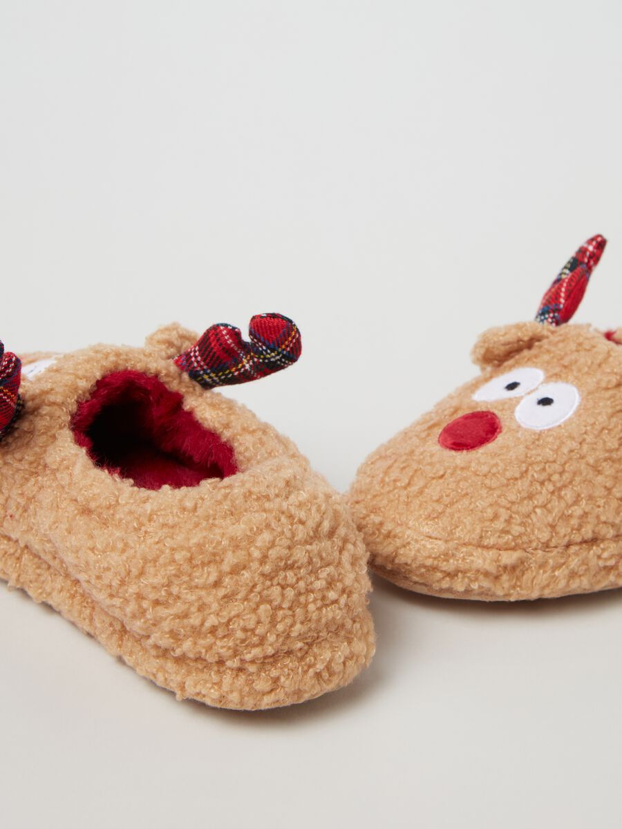 Zapatillas de casa bouclé con reno navideño_2