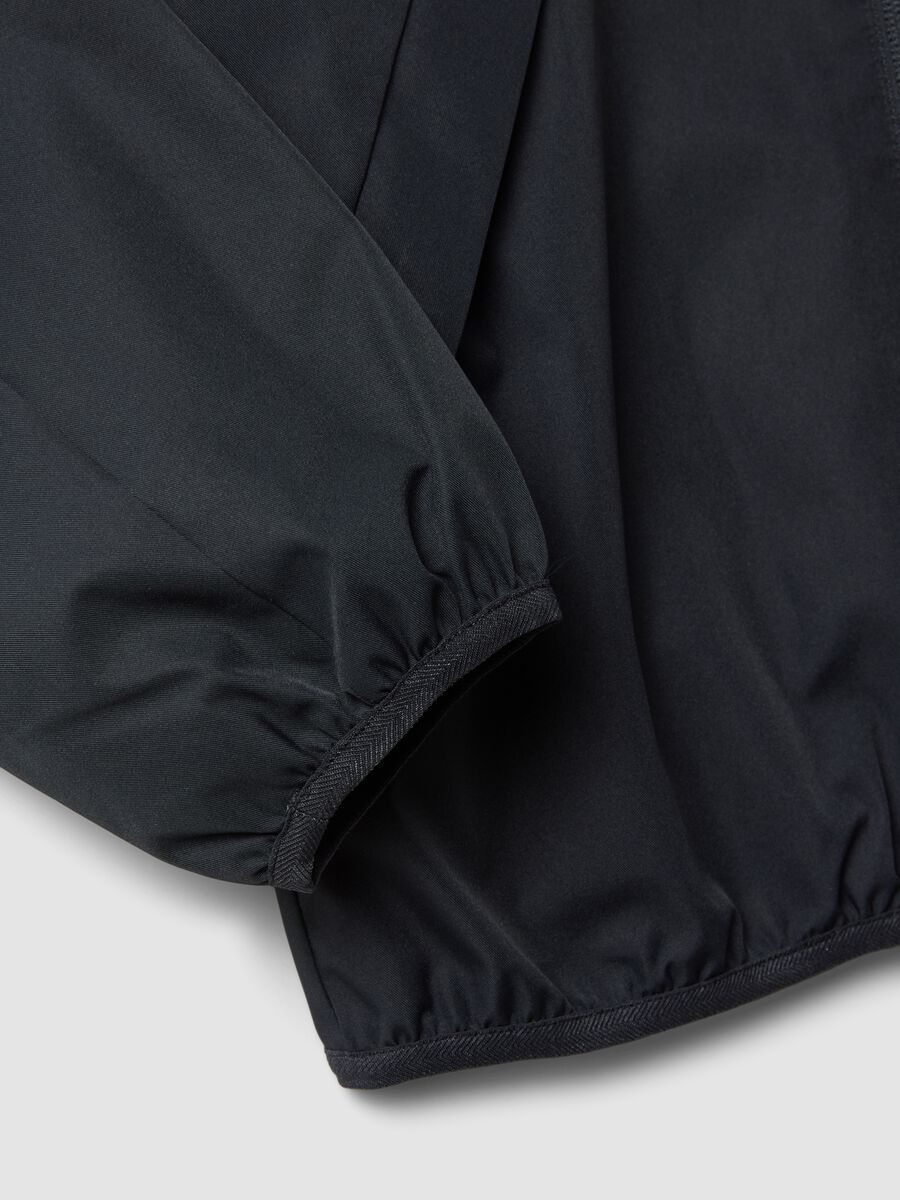 Black oversized rain jacket with hood and zip for boys_5