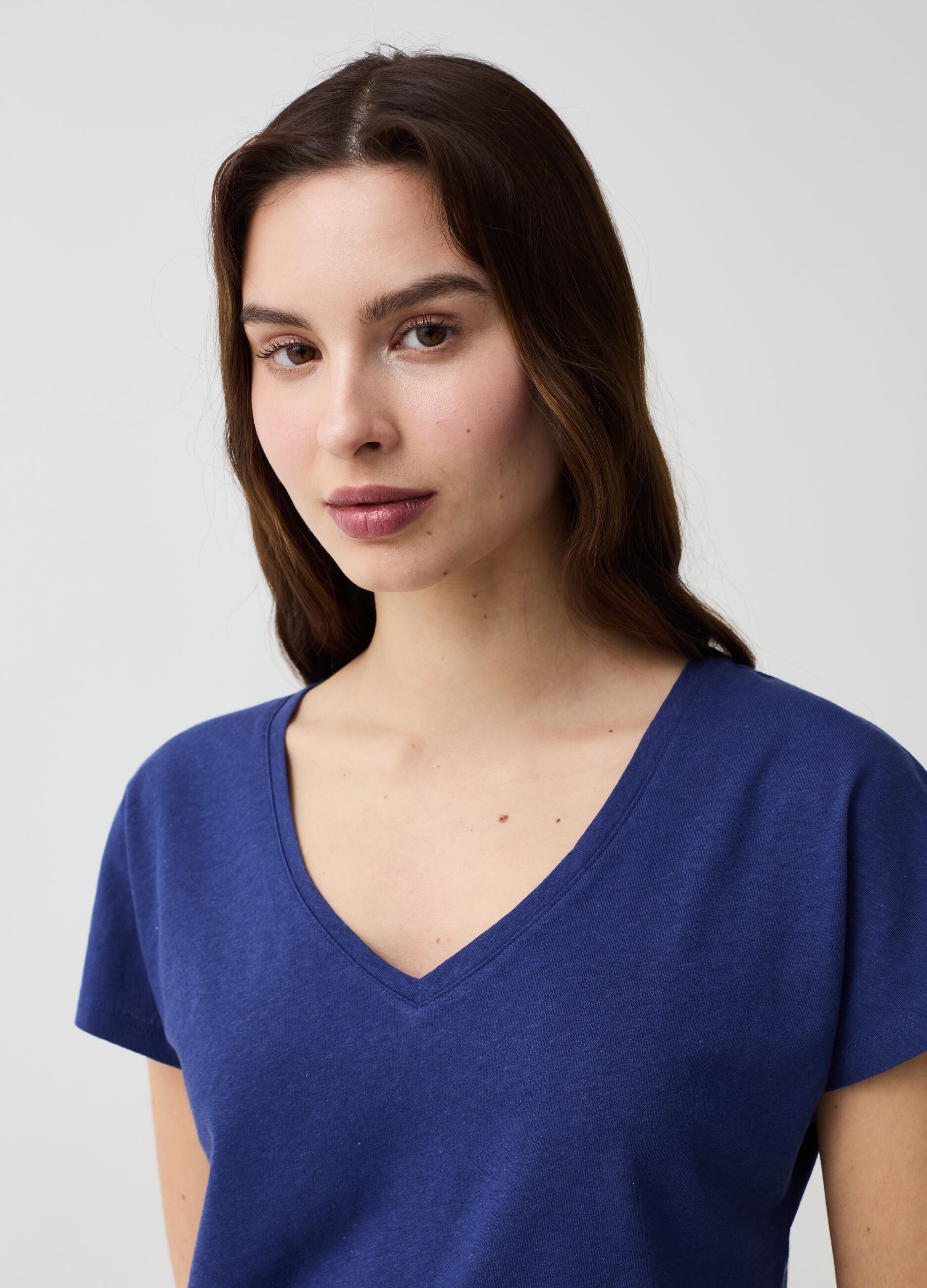 Linen and cotton T-shirt with V neck