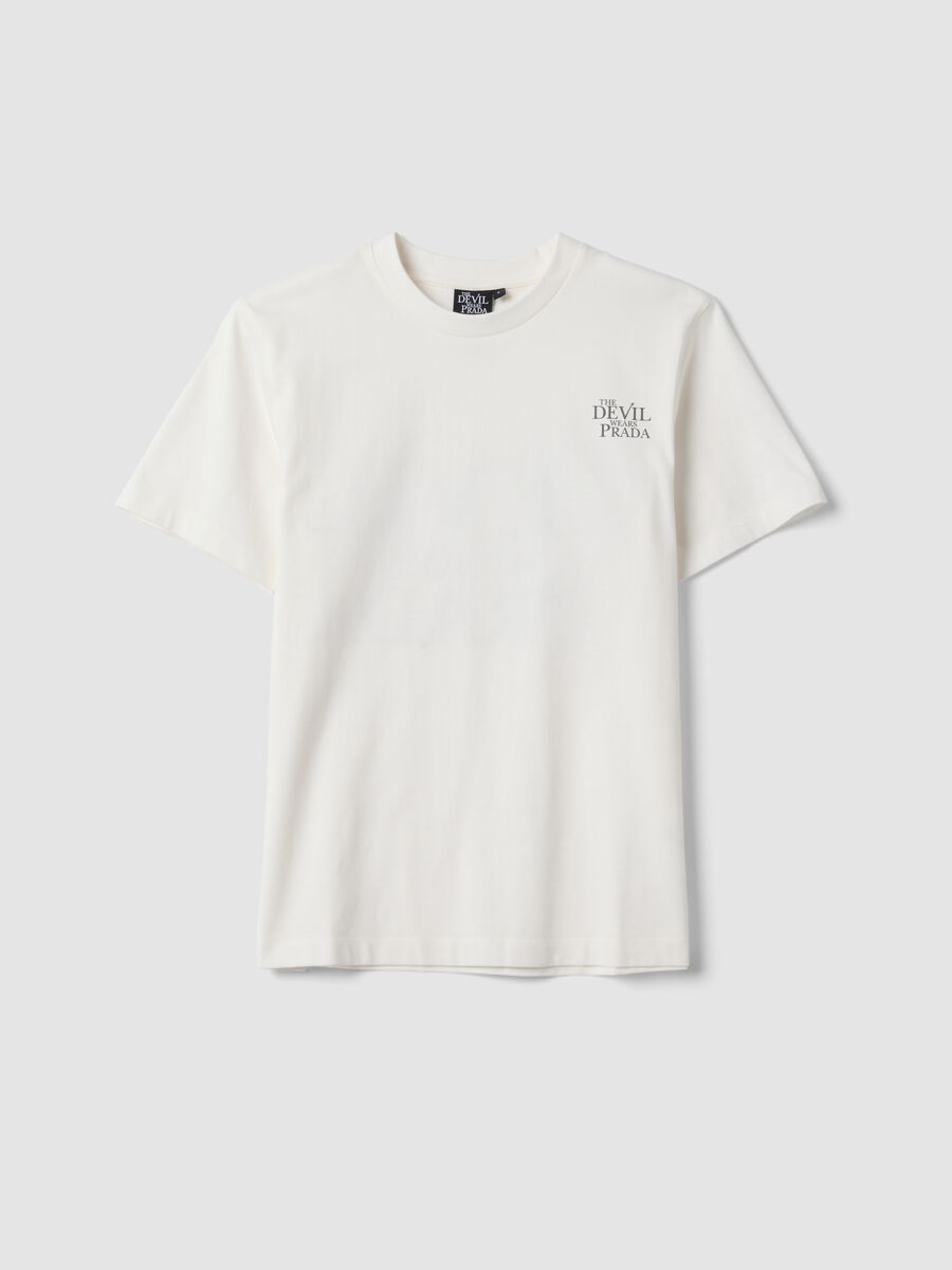 Wei&szlig;es T-Shirt aus reiner Baumwolle mit &bdquo;Der Teufel tr&auml;gt Prada&ldquo;-Print, Oversize-Fit_4