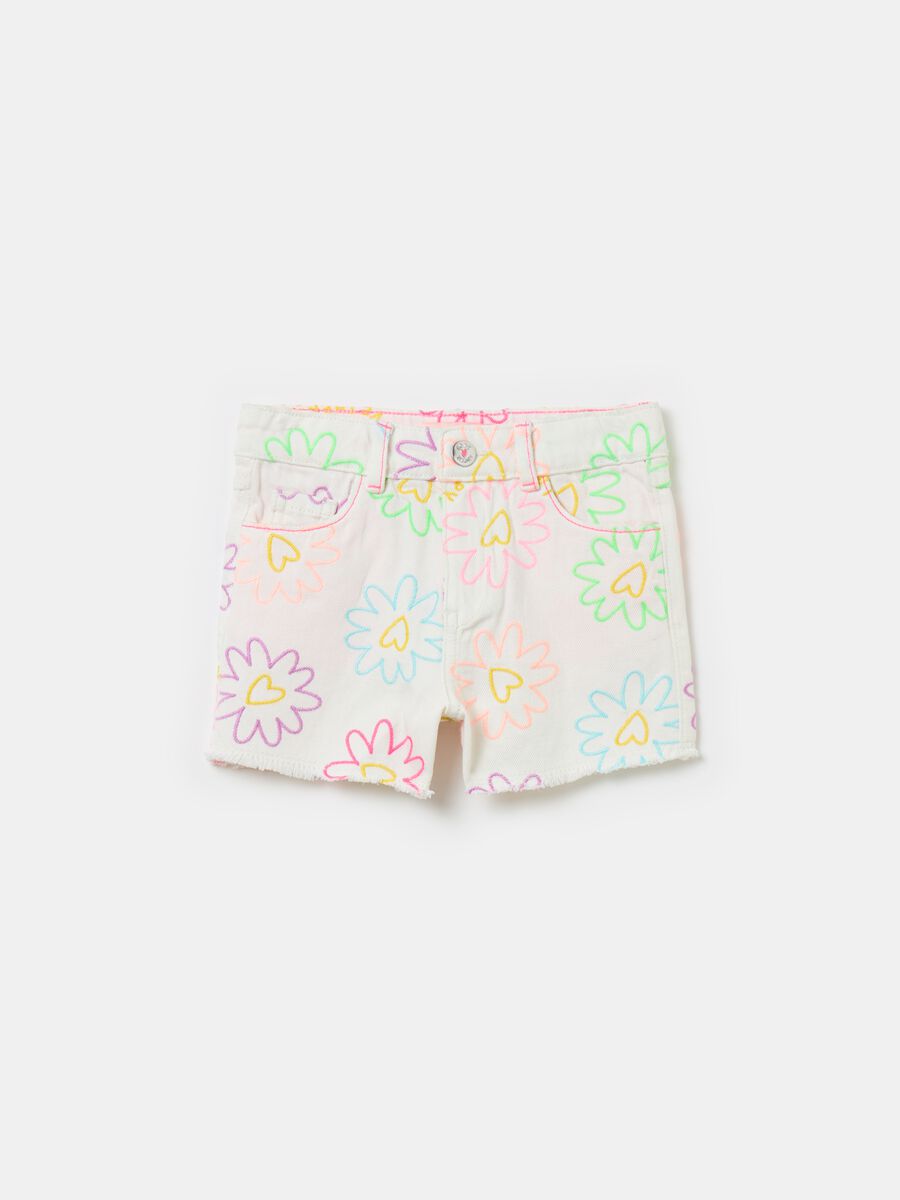 Shorts de denim con bordado de flores_0