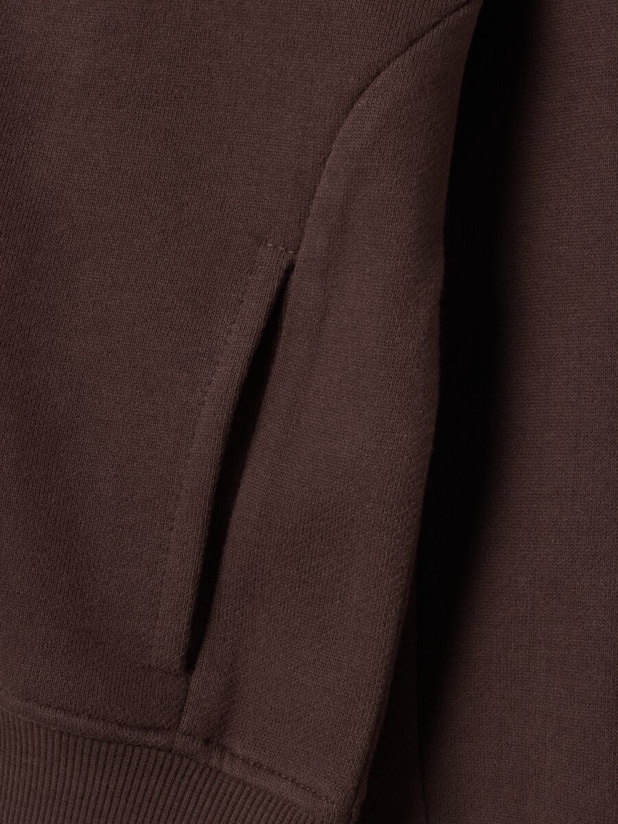 Braunes Sweatshirt aus reiner Bio-Baumwolle mit Rundhalsausschnitt_2