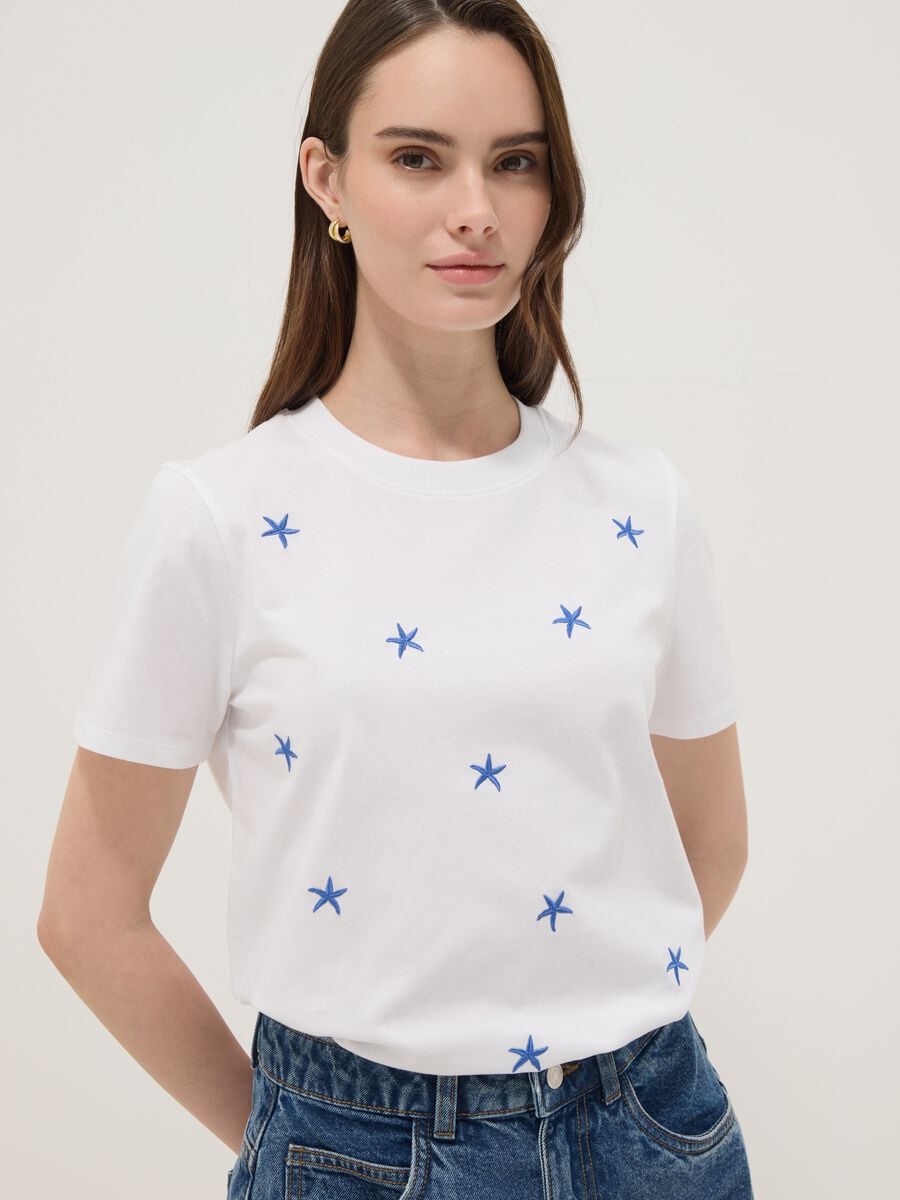 Camiseta blanca de algod&oacute;n puro con bordados de estrellas_1