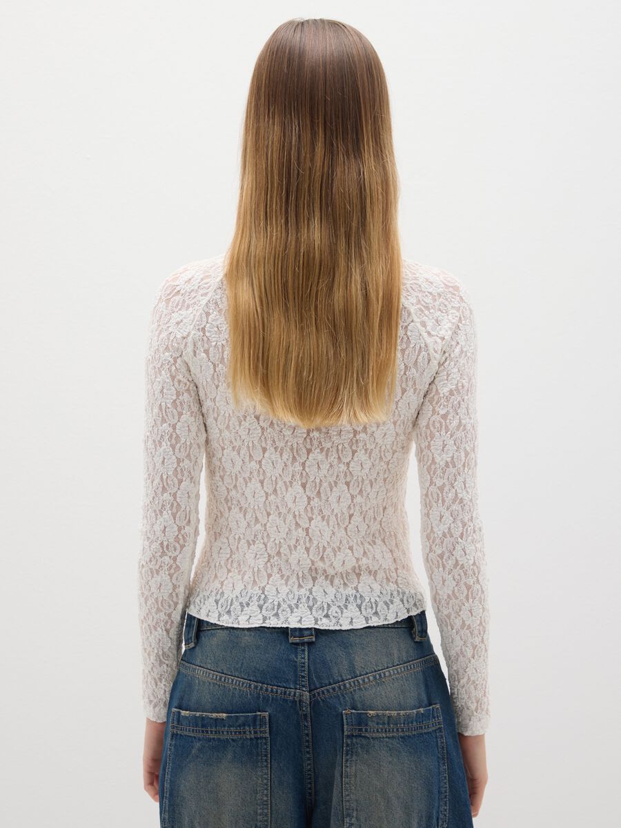 Langärmliges weißes Spitzen-T-Shirt_2