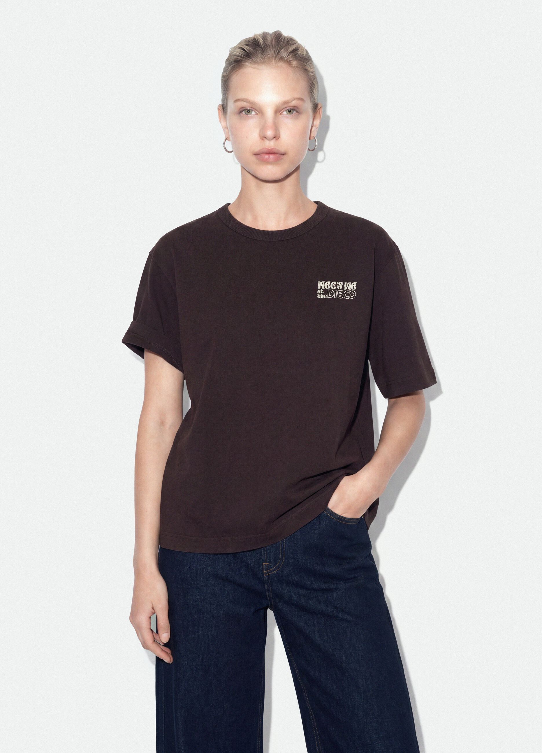 &Gamma;&kappa;&rho;&iota; oversized T-shirt &alpha;&pi;ό 100% &beta;&alpha;&mu;&beta;ά&kappa;&iota; &mu;&epsilon; &sigma;&tau;ά&mu;&pi;&alpha; &sigma;&tau;&omicron; &sigma;&tau;ή&theta;&omicron;&sigmaf;