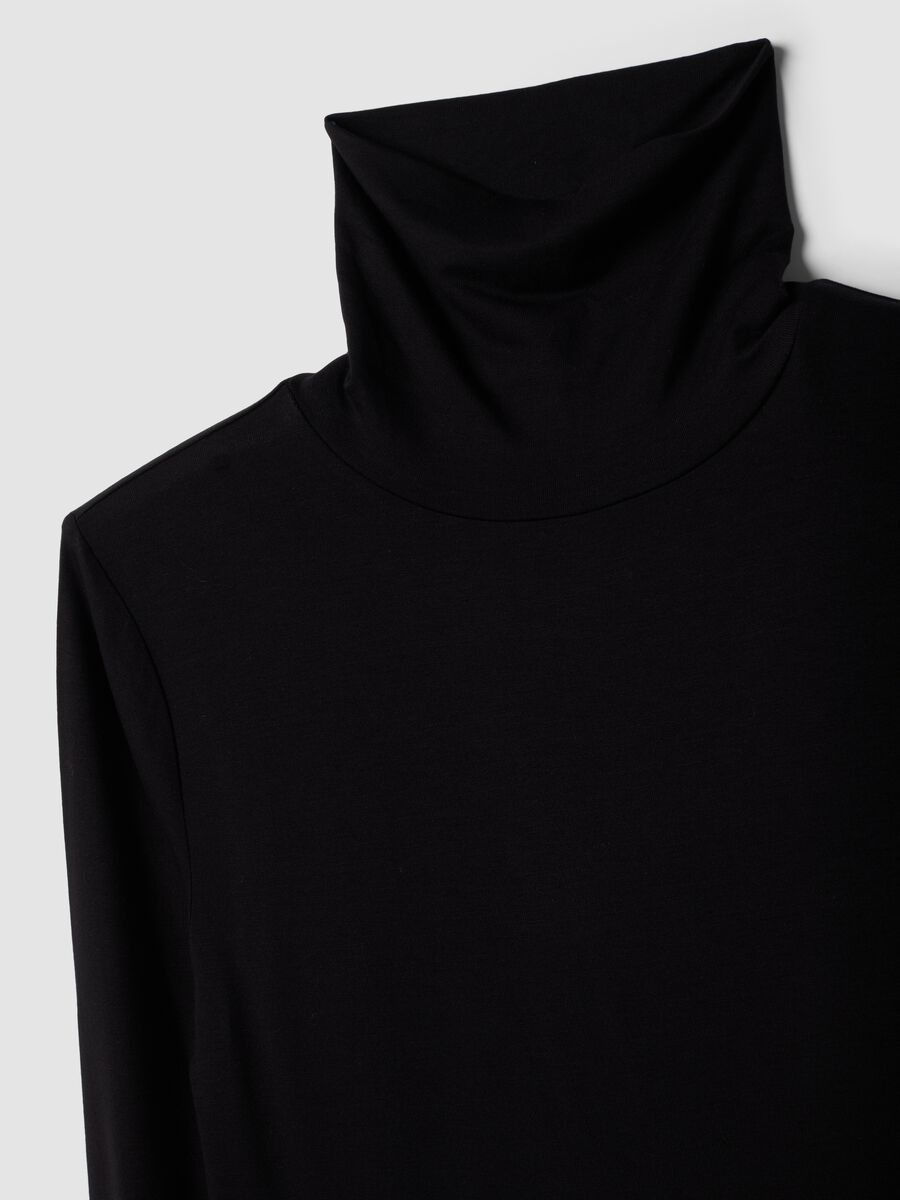 Black stretch viscose top with raised neckline, regular fit_5