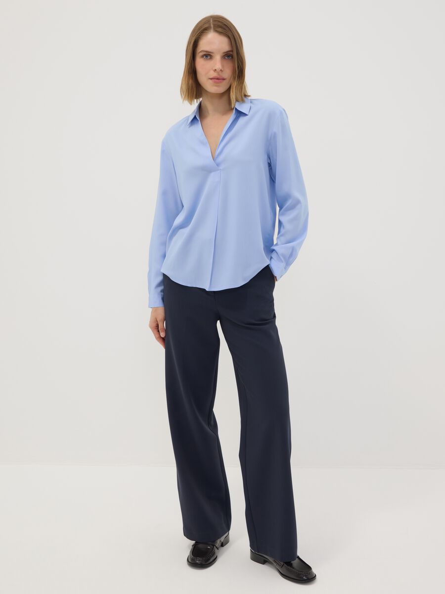 Camicia azzurra in pura viscosa con colletto classico regular fit_1