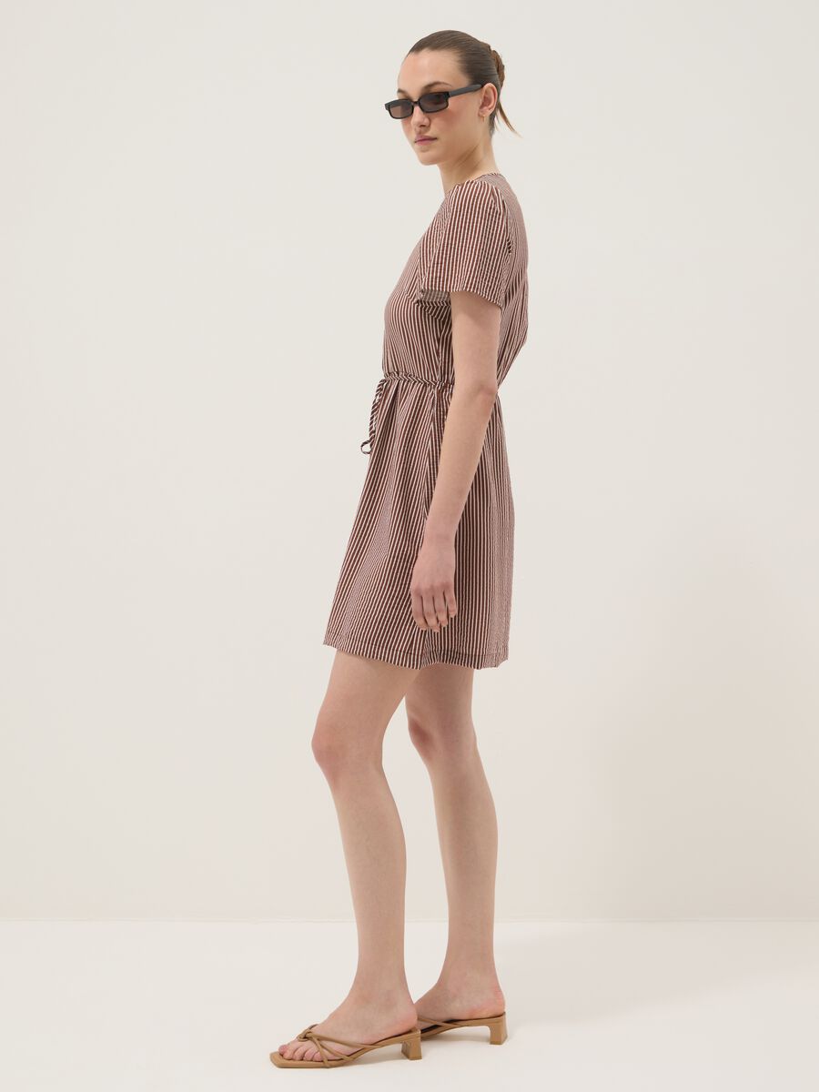 Braunes gestreiftes Hemdblusenkleid aus Viskose-Mix_0