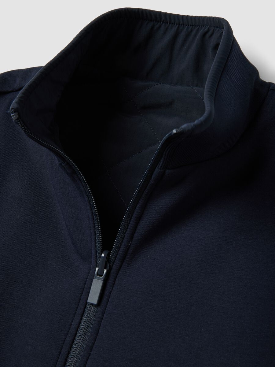 Gilet blu in cotone elasticizzato con colletto regular fit_5