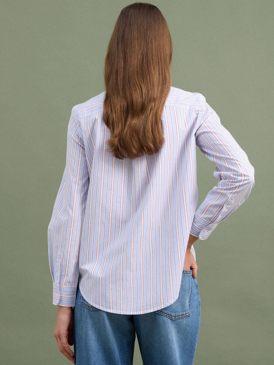 Blue poplin shirt with red stripes, regular fit_3
