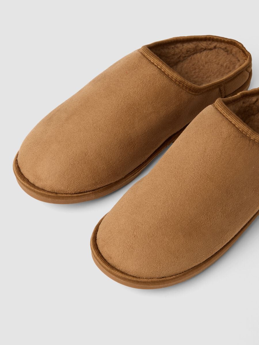 Light brown house slippers with plush-effect lining_1
