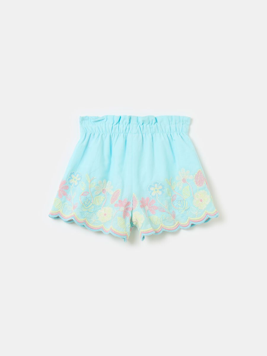 Shorts de algodón con bordado floral_1