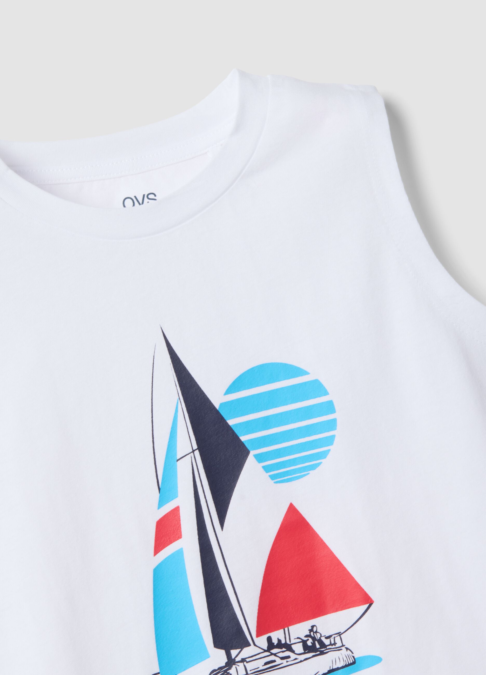 Camiseta de tirantes blanca de algod&oacute;n puro para ni&ntilde;o con estampado de velero