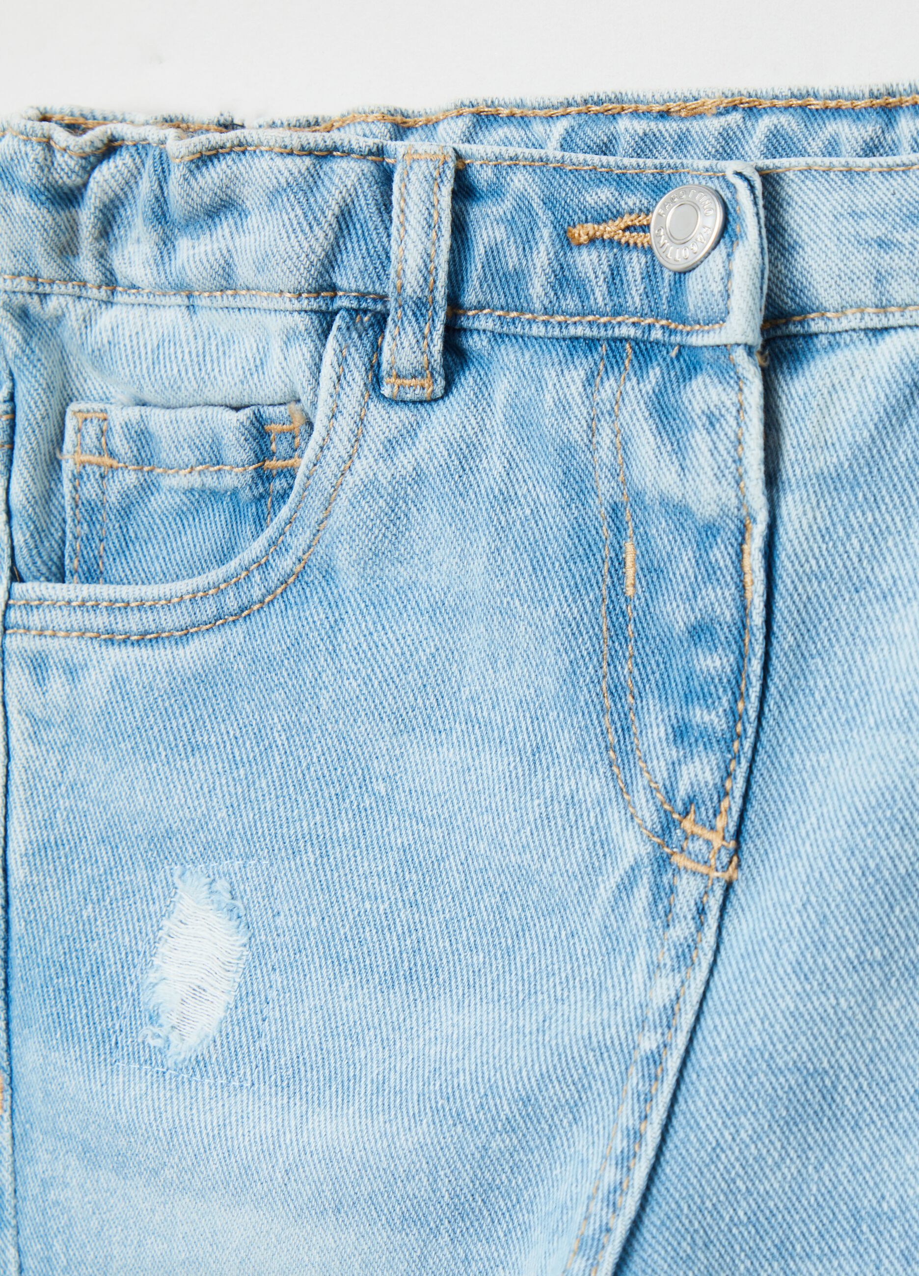 Low-fit jeans with abrasions_2
