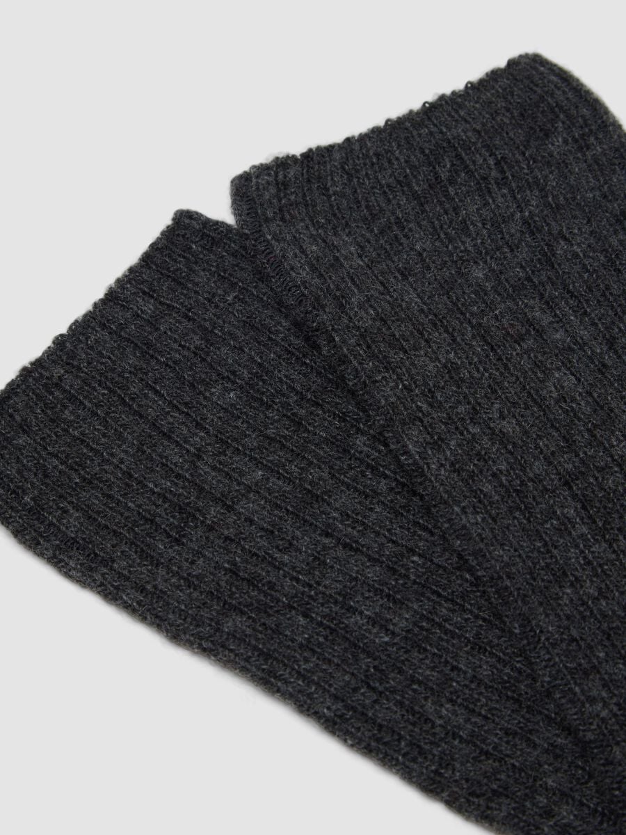 Grey ribbed socks in wool, viscose and stretch cashmere_2