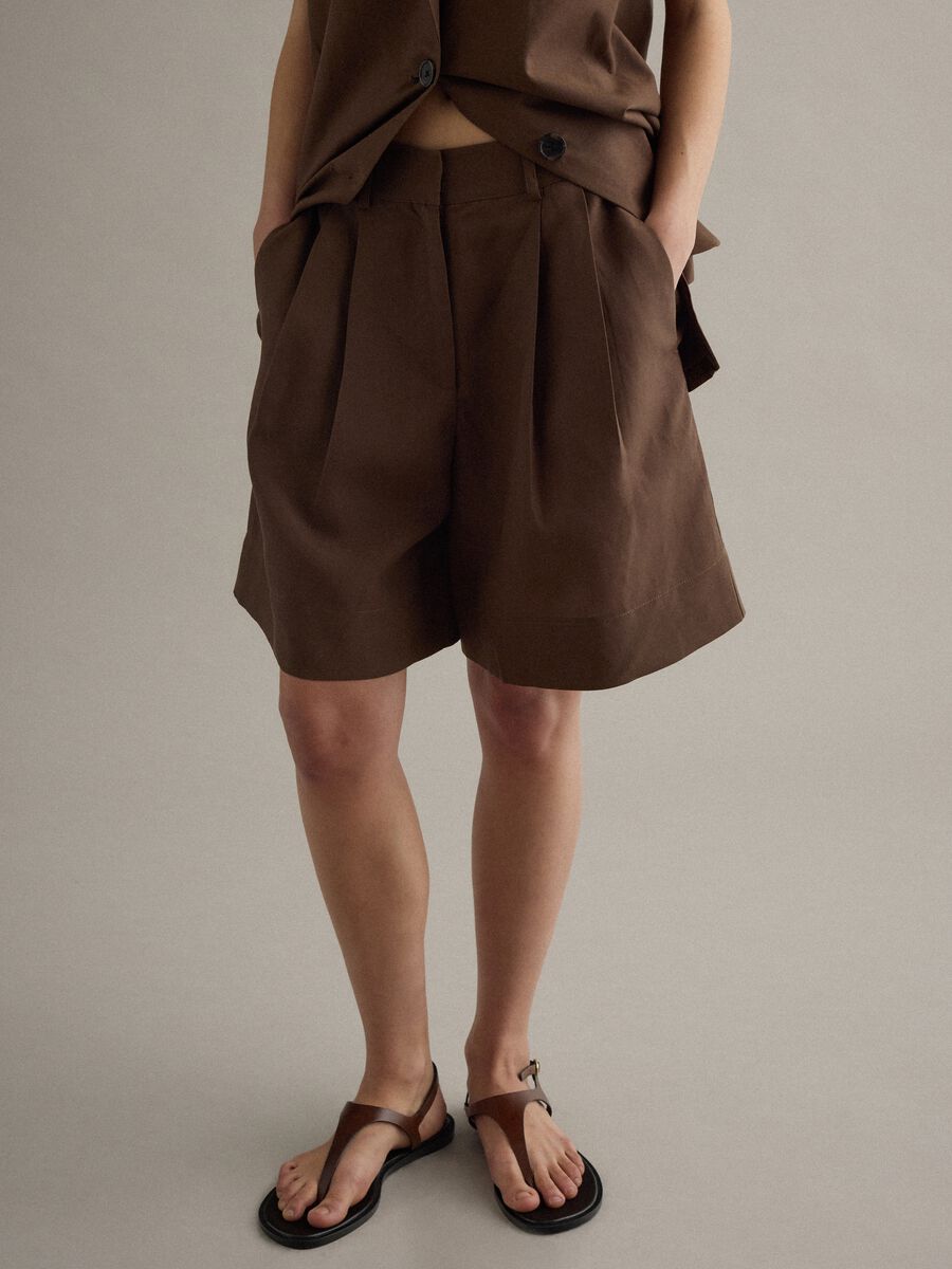 Brown lyocell and linen mix regular fit shorts_2